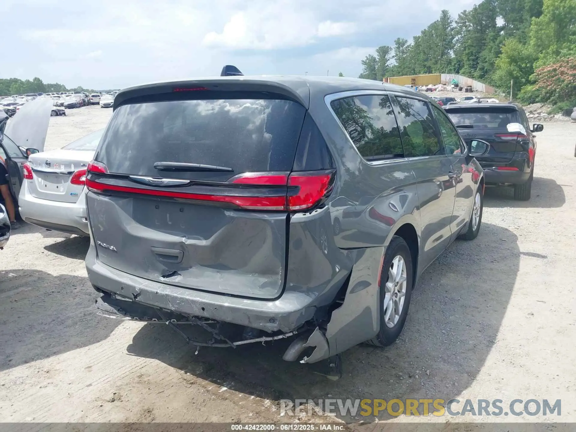 4 Photograph of a damaged car 2C4RC1BG8PR571346 CHRYSLER PACIFICA 2023