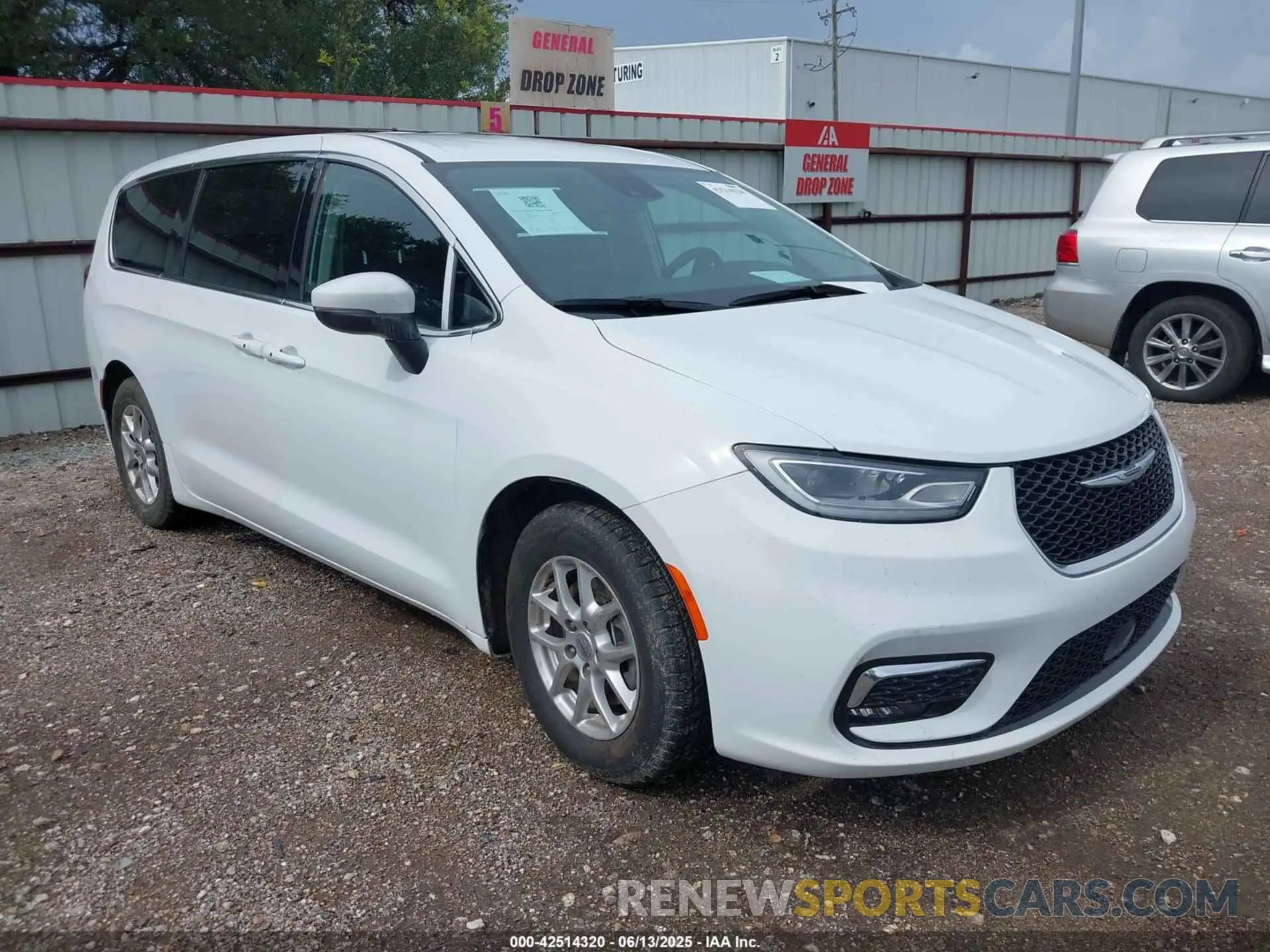 1 Photograph of a damaged car 2C4RC1BG8PR623851 CHRYSLER PACIFICA 2023