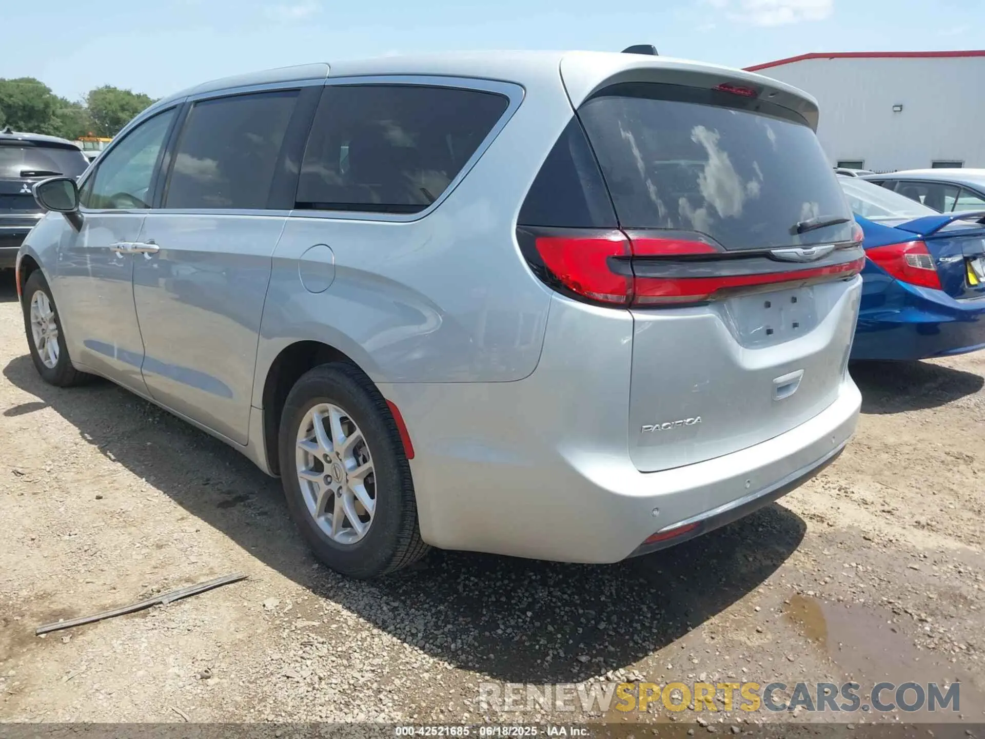 3 Фотография поврежденного автомобиля 2C4RC1BG8PR623994 CHRYSLER PACIFICA 2023