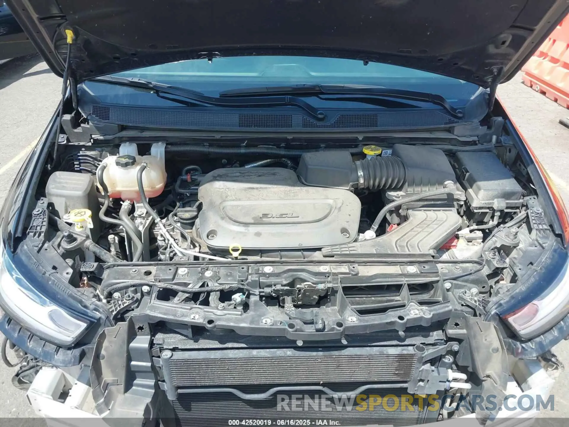 10 Photograph of a damaged car 2C4RC1BG8PR627642 CHRYSLER PACIFICA 2023