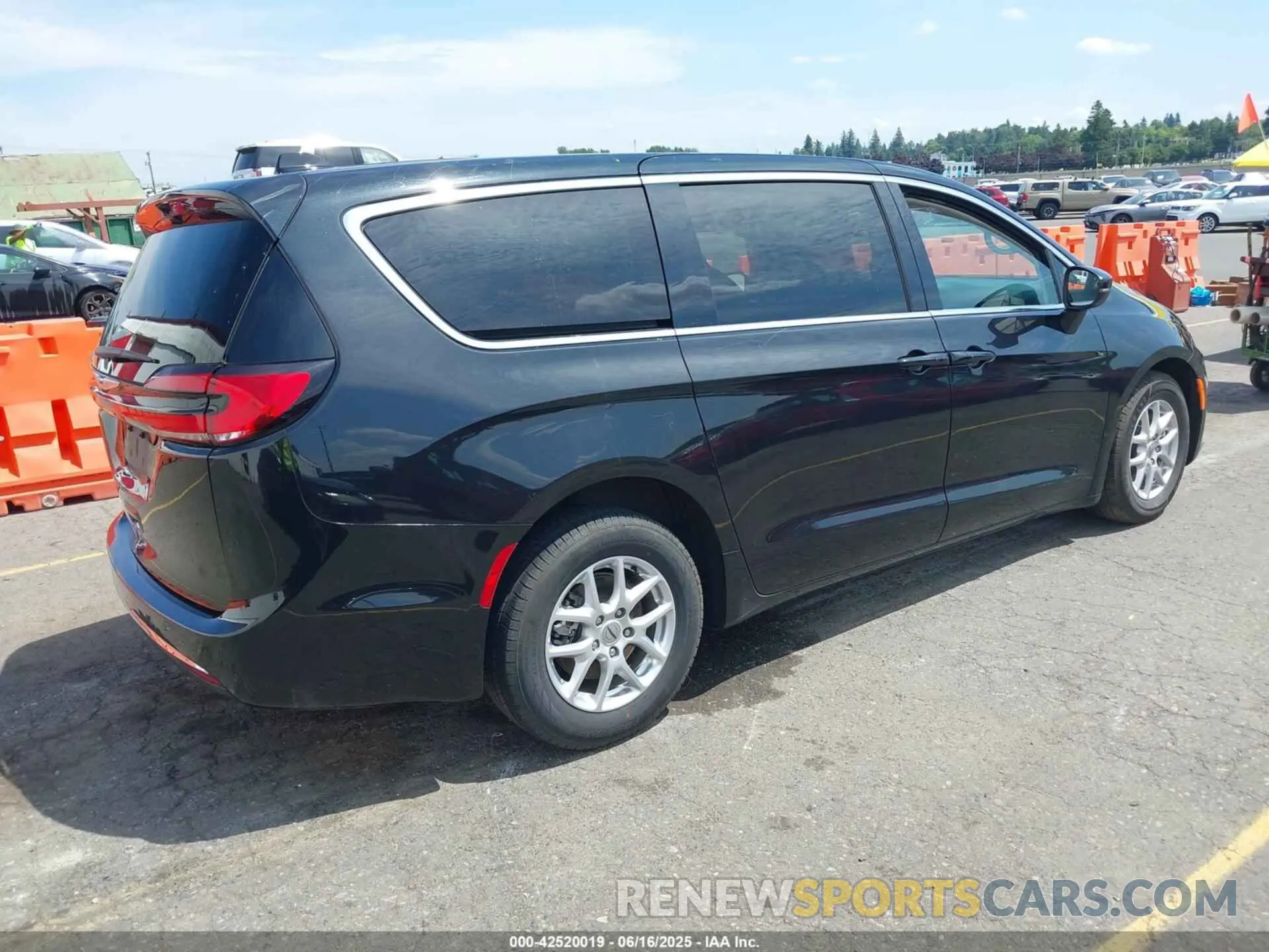 4 Photograph of a damaged car 2C4RC1BG8PR627642 CHRYSLER PACIFICA 2023