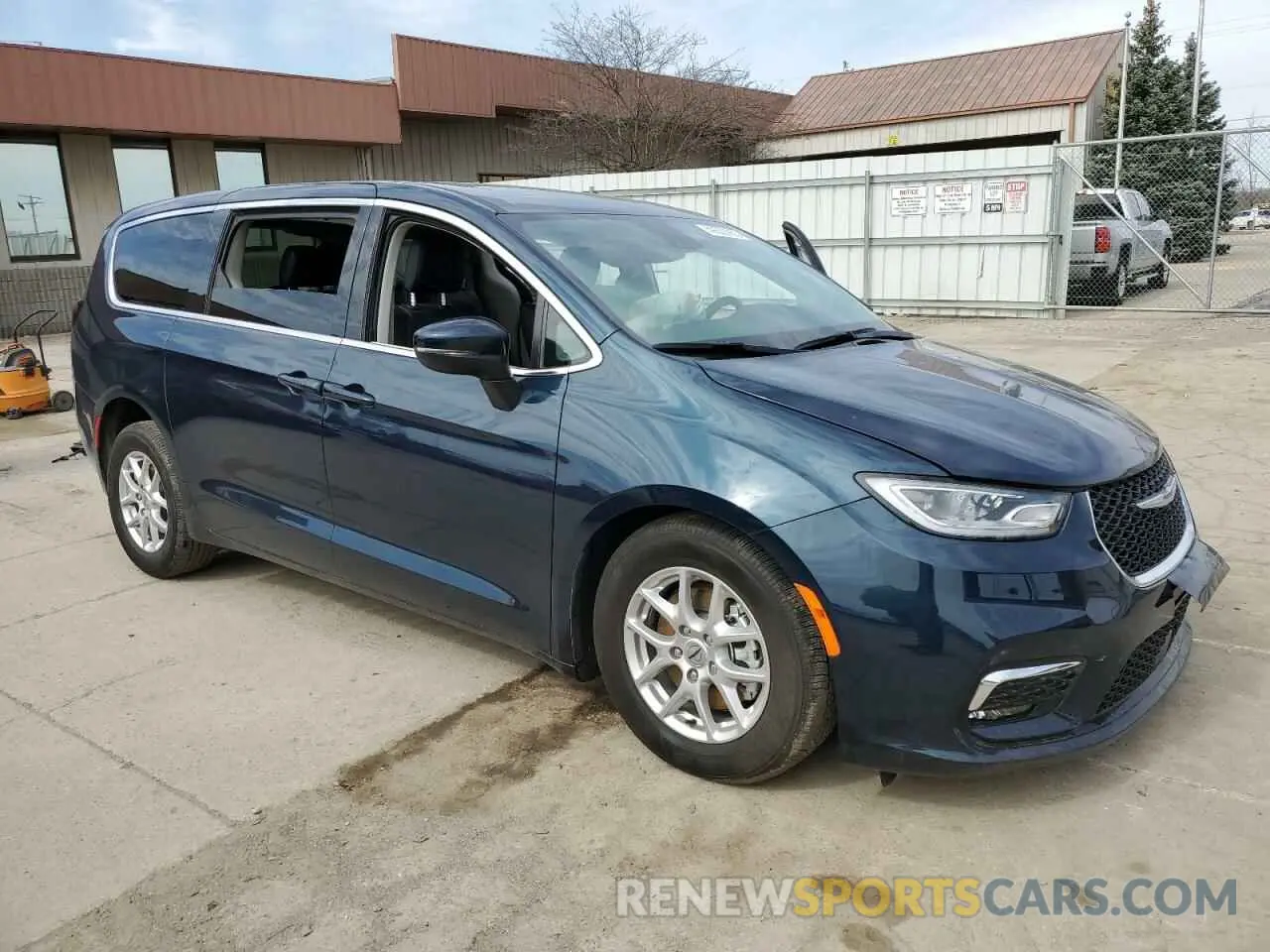 4 Photograph of a damaged car 2C4RC1BG8PR629603 CHRYSLER PACIFICA 2023