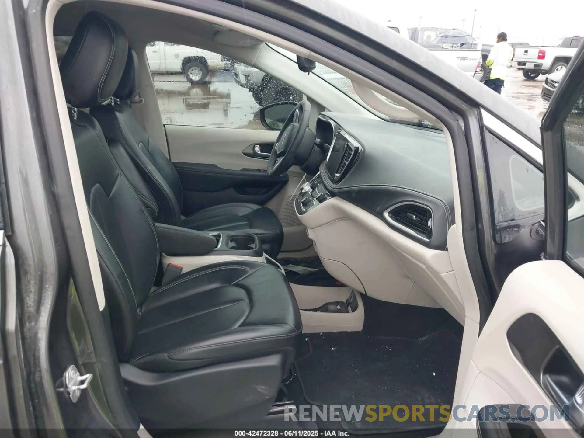 5 Photograph of a damaged car 2C4RC1BG9PR505260 CHRYSLER PACIFICA 2023