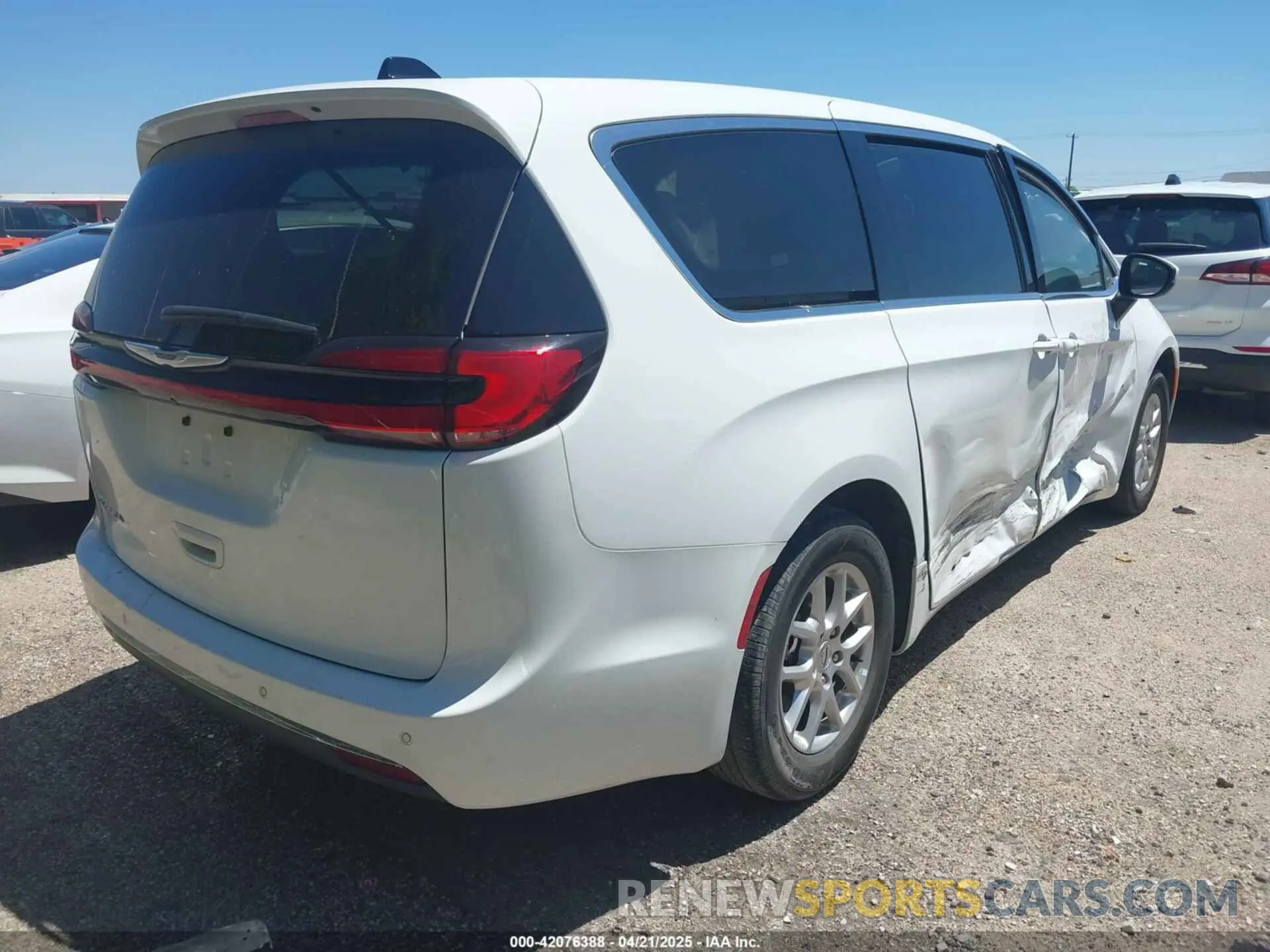 4 Фотография поврежденного автомобиля 2C4RC1BG9PR531325 CHRYSLER PACIFICA 2023