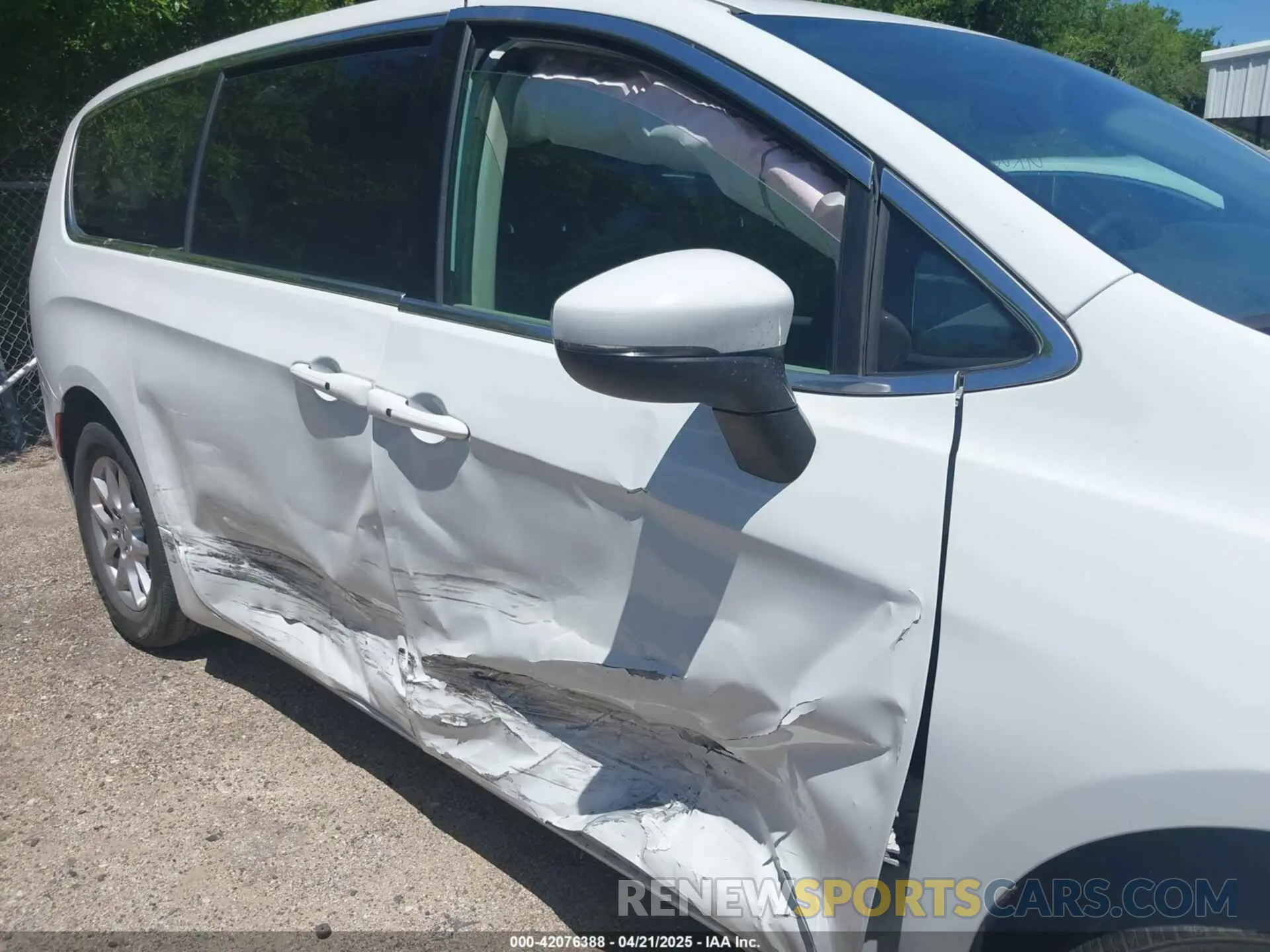6 Фотография поврежденного автомобиля 2C4RC1BG9PR531325 CHRYSLER PACIFICA 2023