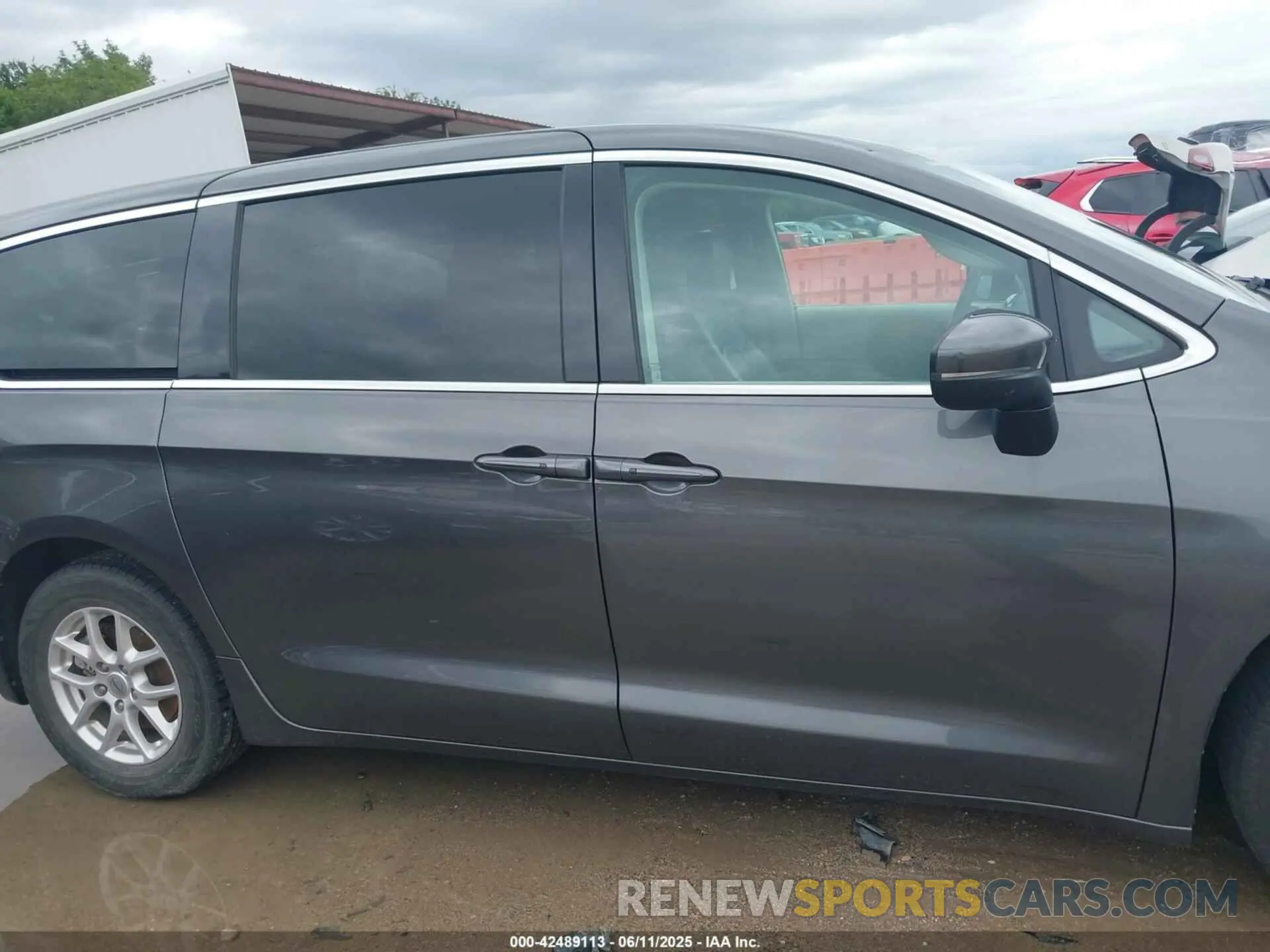 13 Photograph of a damaged car 2C4RC1BG9PR550683 CHRYSLER PACIFICA 2023