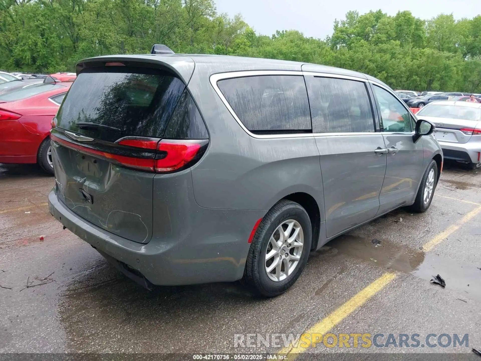 4 Photograph of a damaged car 2C4RC1BG9PR601485 CHRYSLER PACIFICA 2023