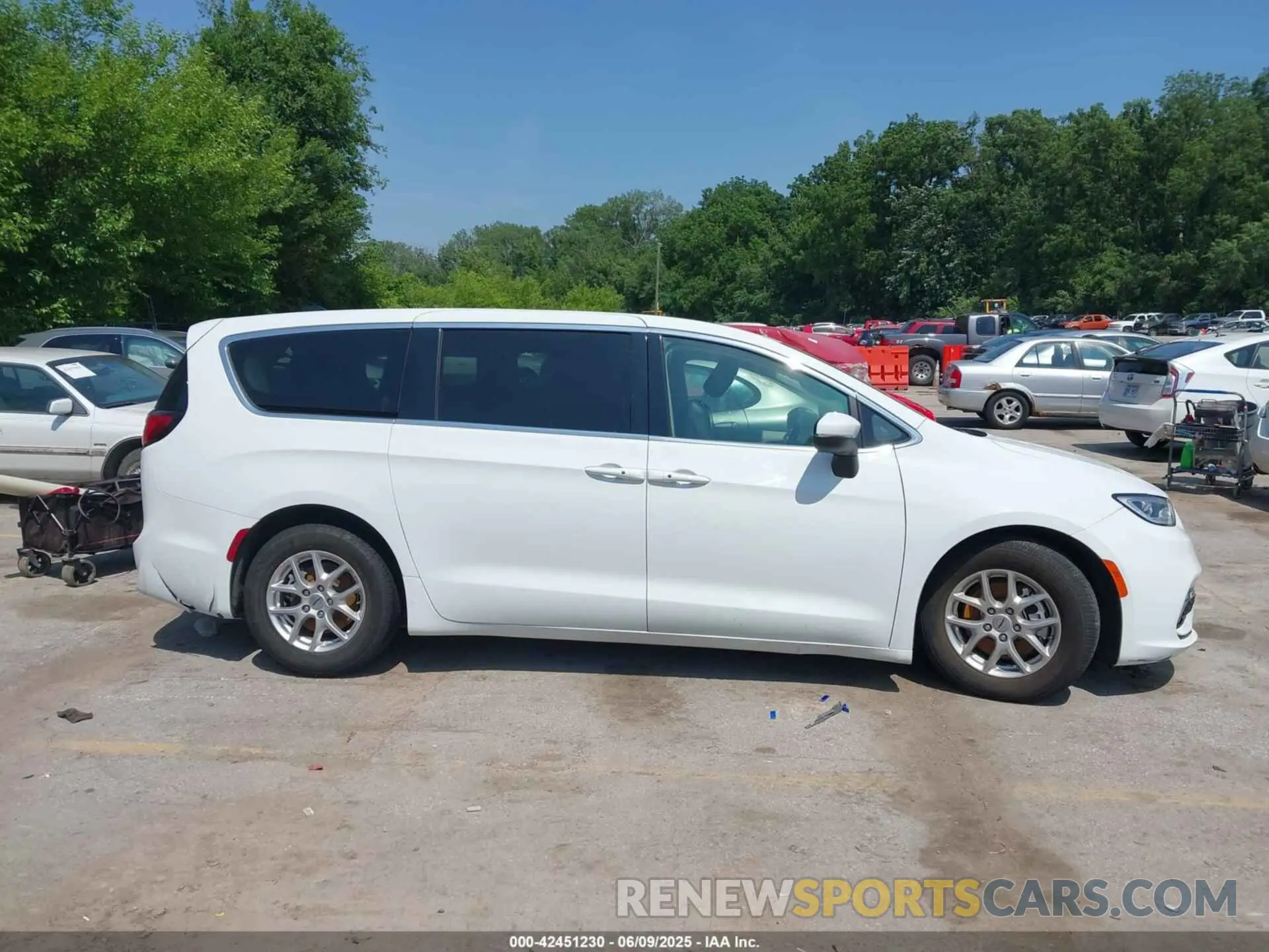 13 Photograph of a damaged car 2C4RC1BG9PR624944 CHRYSLER PACIFICA 2023