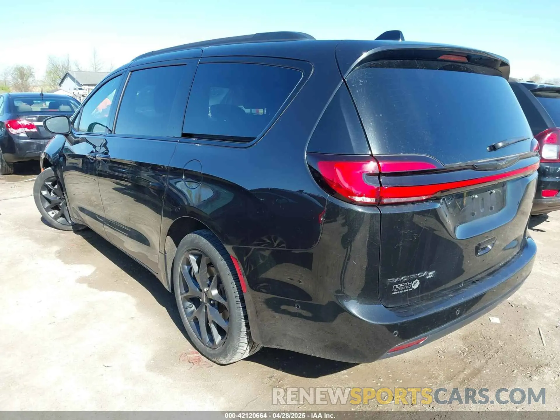 3 Фотография поврежденного автомобиля 2C4RC1BG9PR628427 CHRYSLER PACIFICA 2023