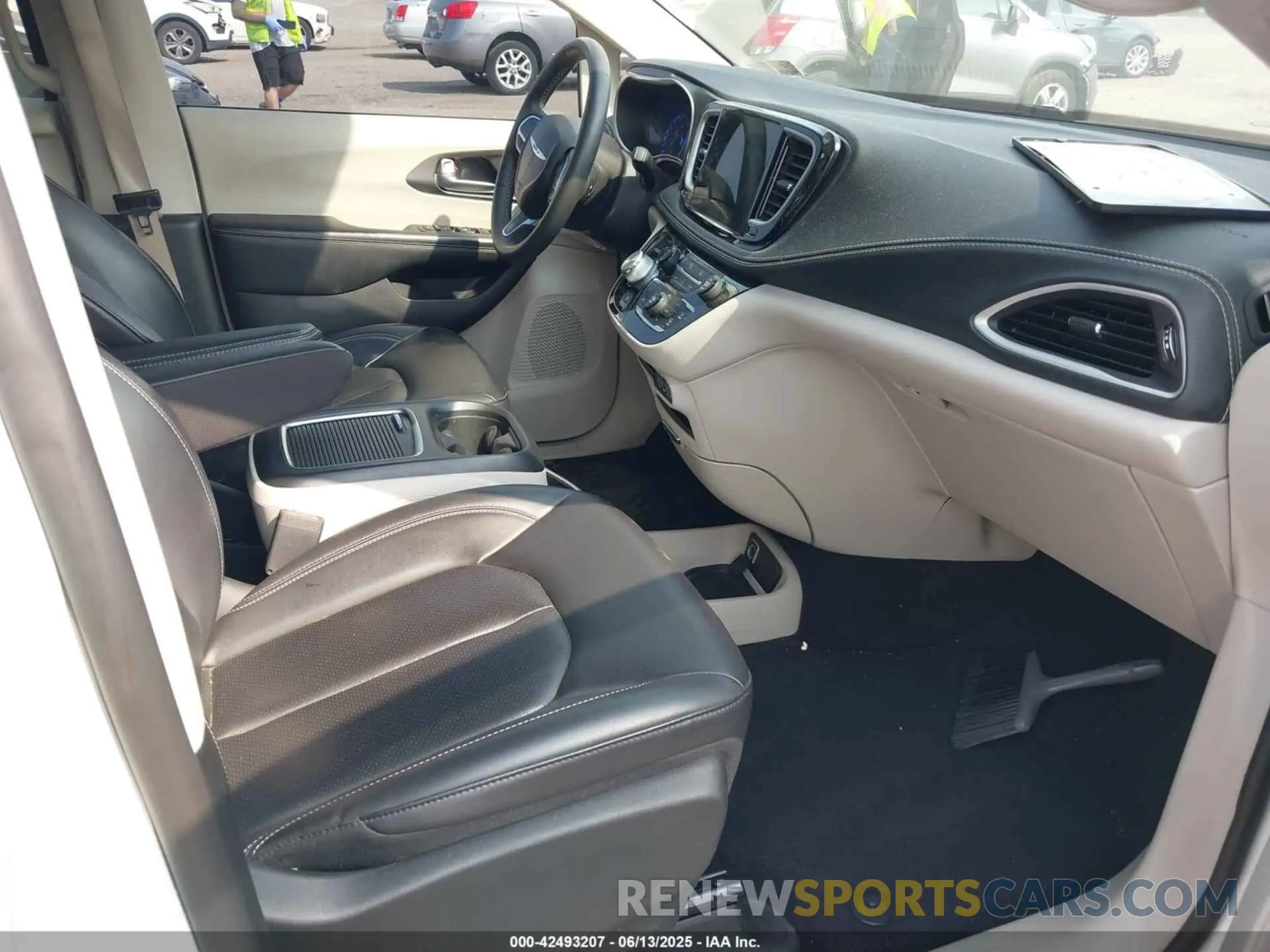 5 Photograph of a damaged car 2C4RC1BGXPR509365 CHRYSLER PACIFICA 2023