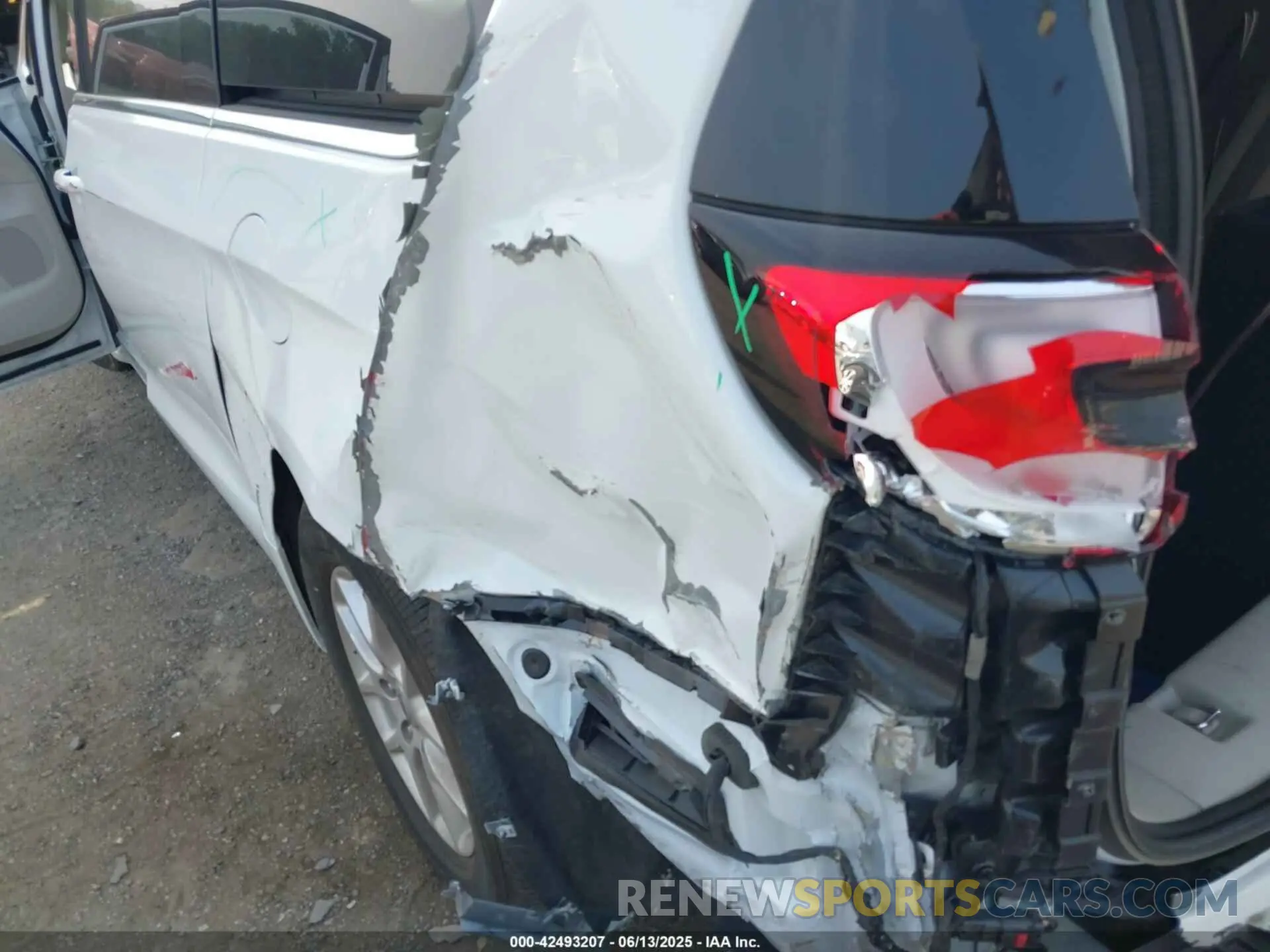 6 Photograph of a damaged car 2C4RC1BGXPR509365 CHRYSLER PACIFICA 2023