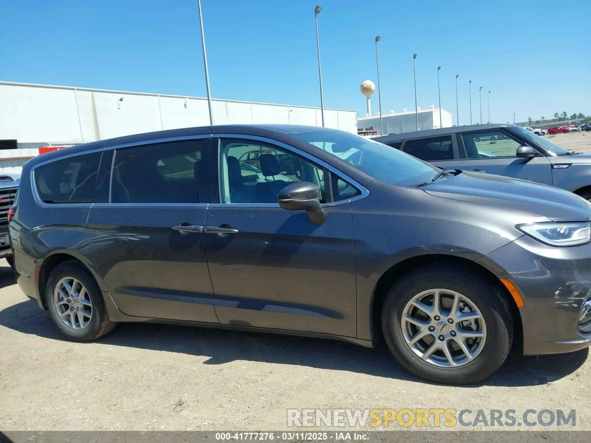 13 Фотография поврежденного автомобиля 2C4RC1BGXPR530636 CHRYSLER PACIFICA 2023