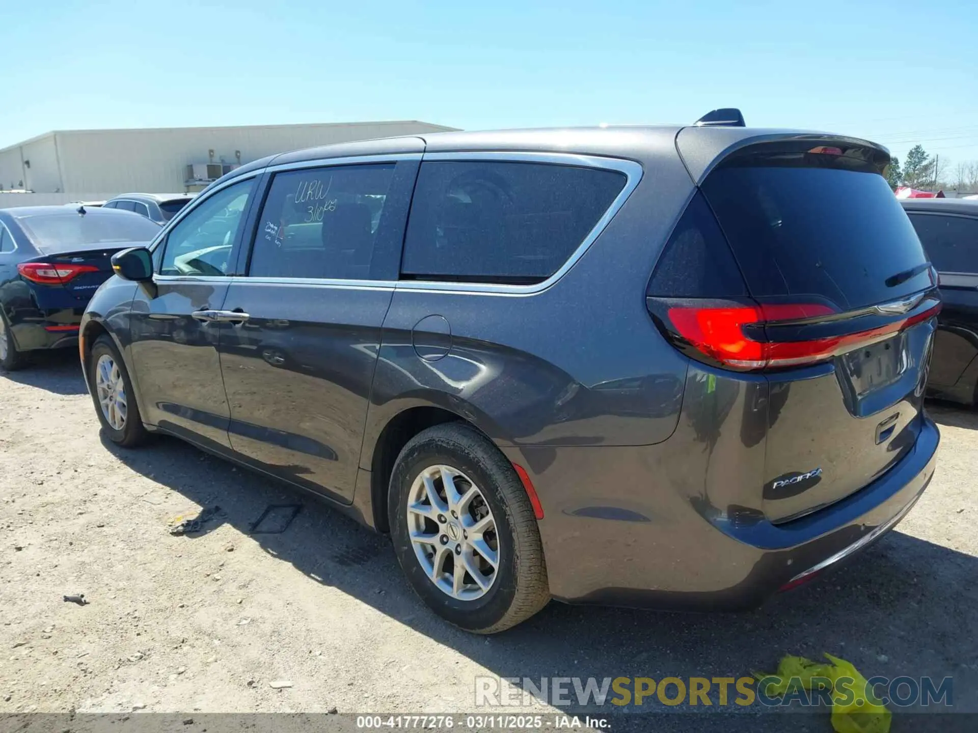 3 Фотография поврежденного автомобиля 2C4RC1BGXPR530636 CHRYSLER PACIFICA 2023