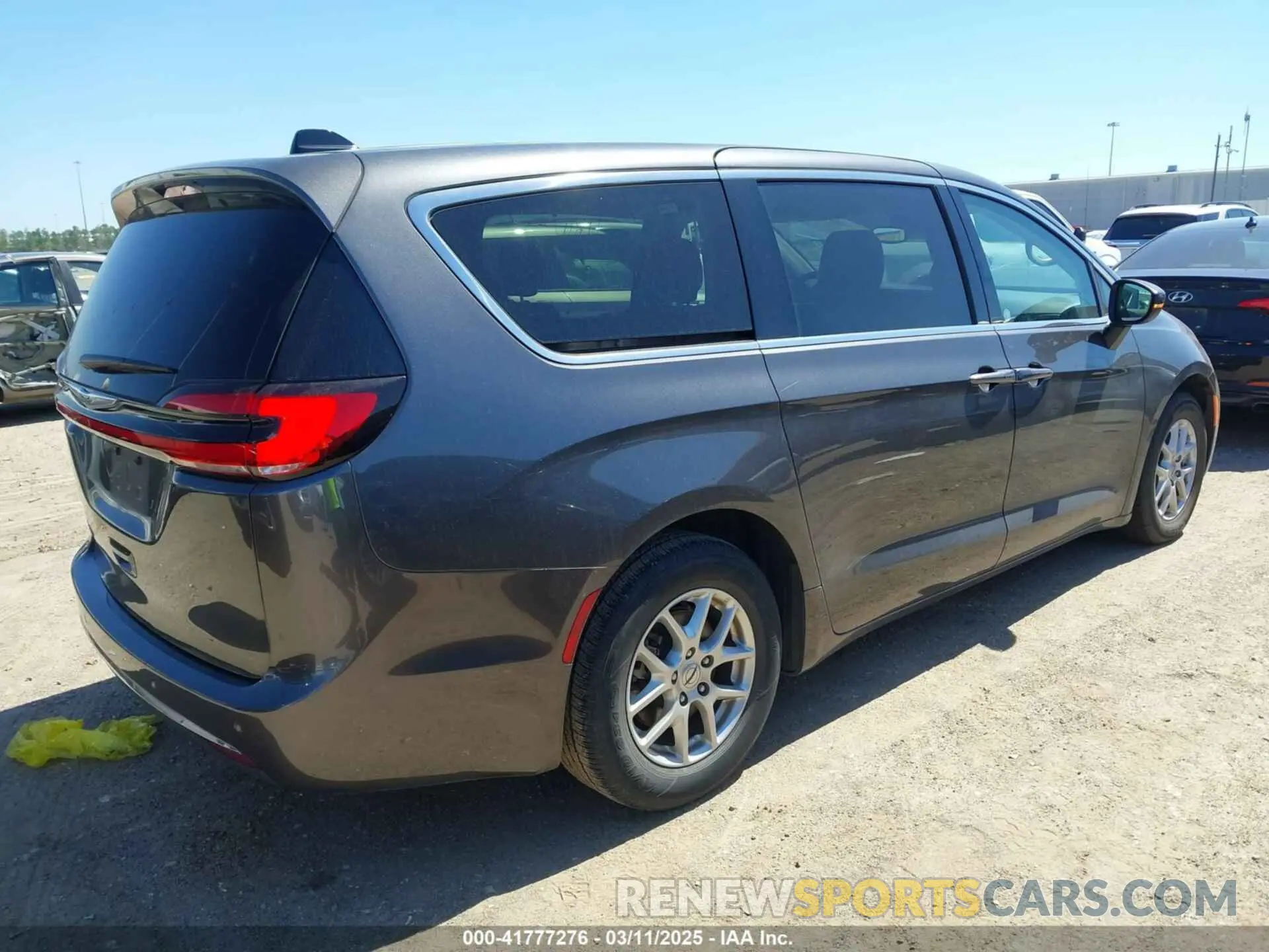 4 Фотография поврежденного автомобиля 2C4RC1BGXPR530636 CHRYSLER PACIFICA 2023