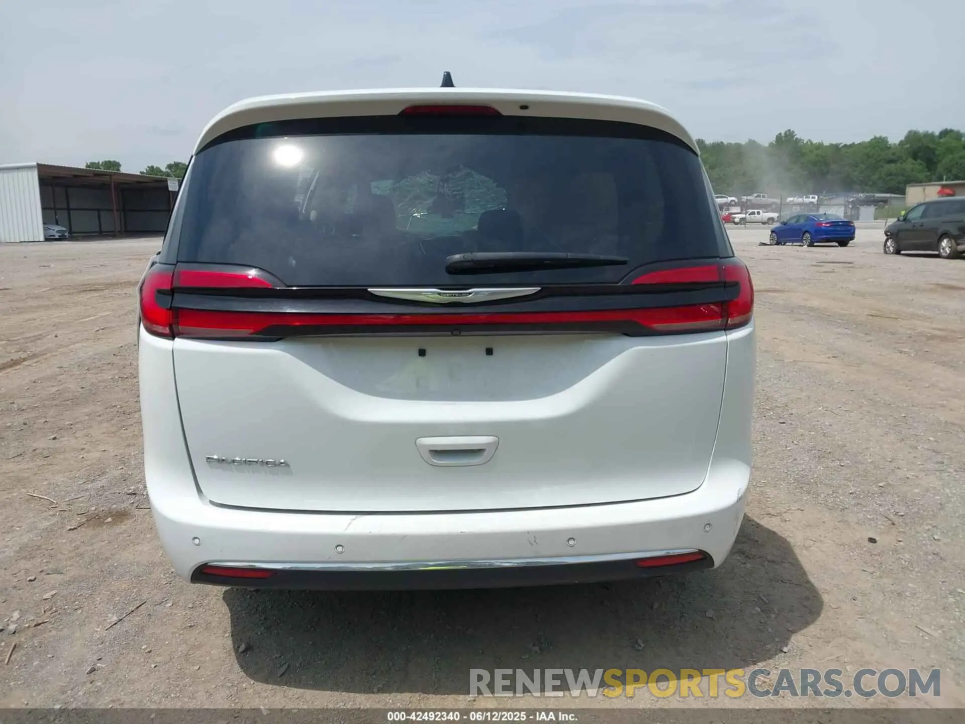 16 Photograph of a damaged car 2C4RC1BGXPR531396 CHRYSLER PACIFICA 2023