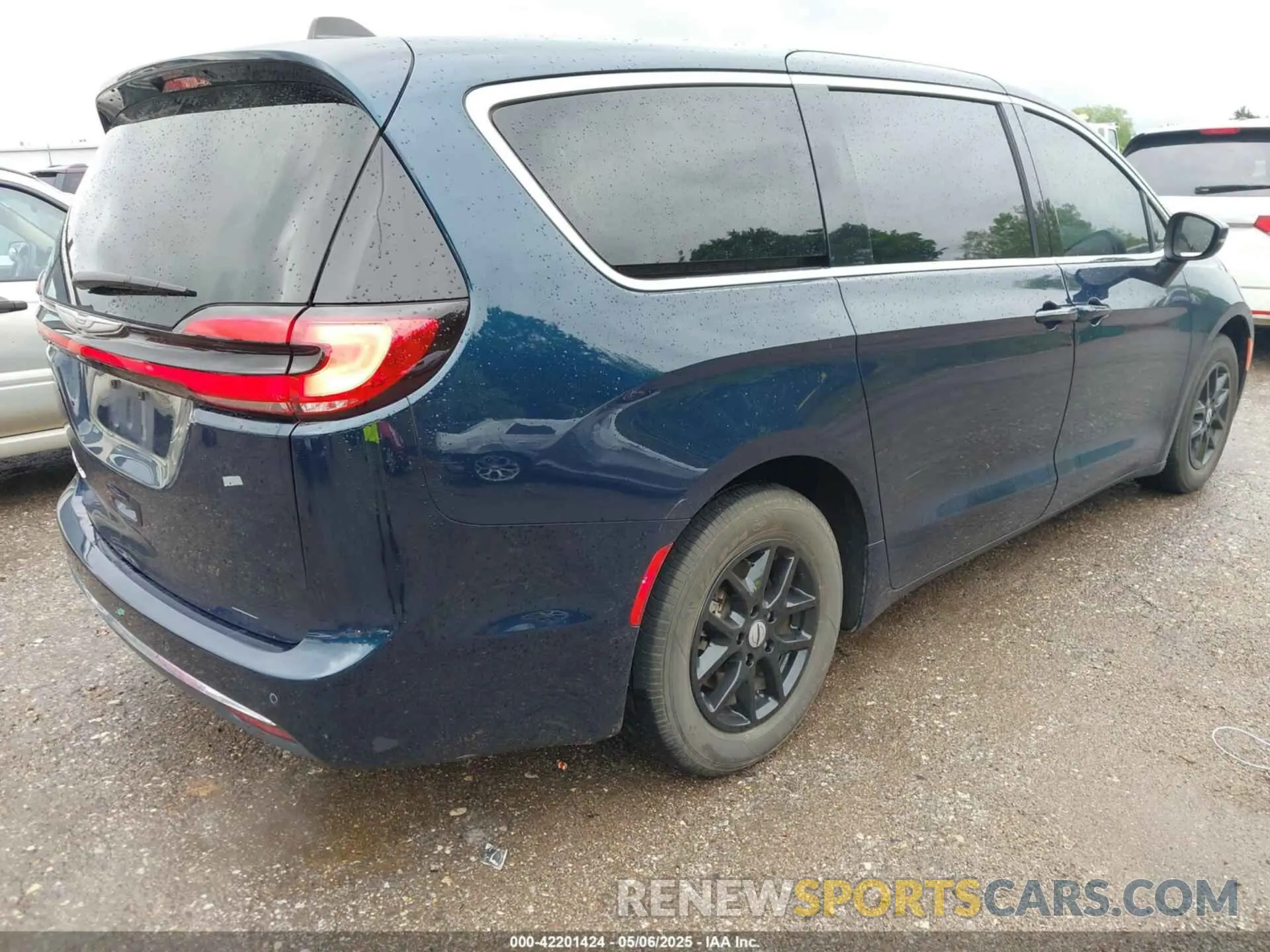 4 Photograph of a damaged car 2C4RC1BGXPR536596 CHRYSLER PACIFICA 2023