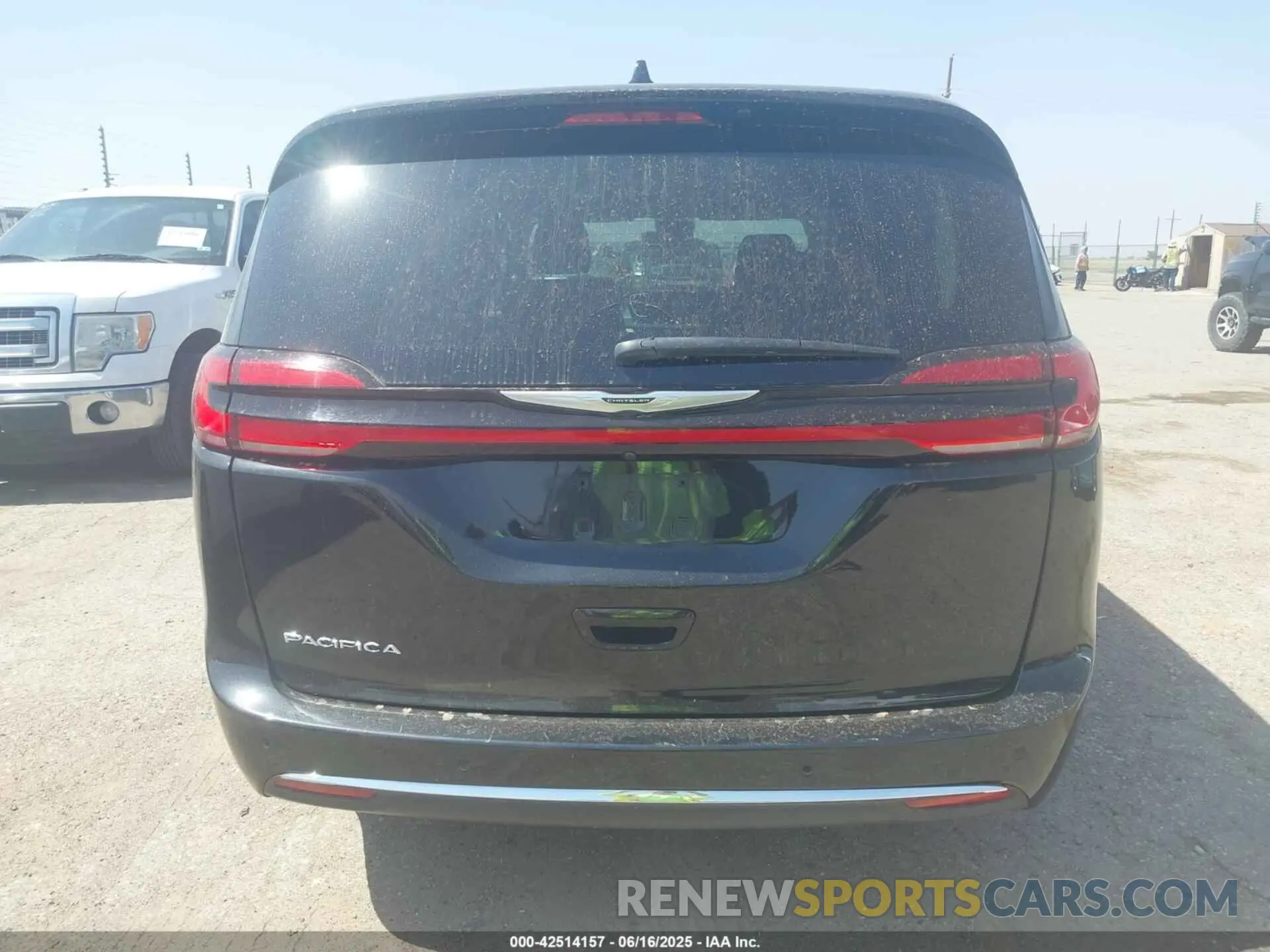 16 Фотография поврежденного автомобиля 2C4RC1BGXPR627545 CHRYSLER PACIFICA 2023