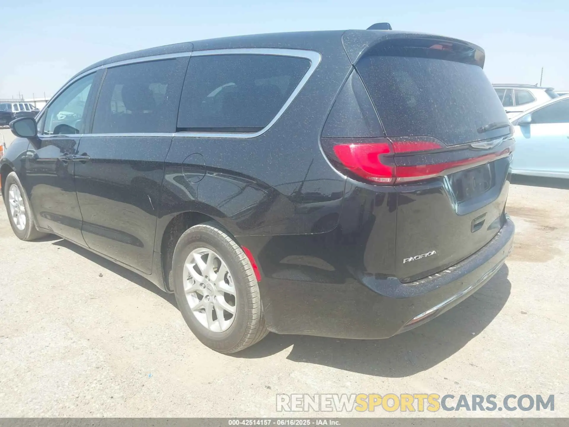 3 Фотография поврежденного автомобиля 2C4RC1BGXPR627545 CHRYSLER PACIFICA 2023