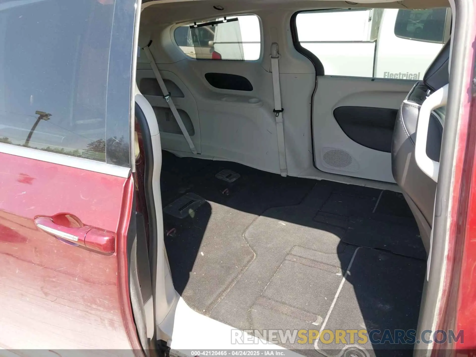 8 Фотография поврежденного автомобиля 2C4RC1GG1PR547902 CHRYSLER PACIFICA 2023