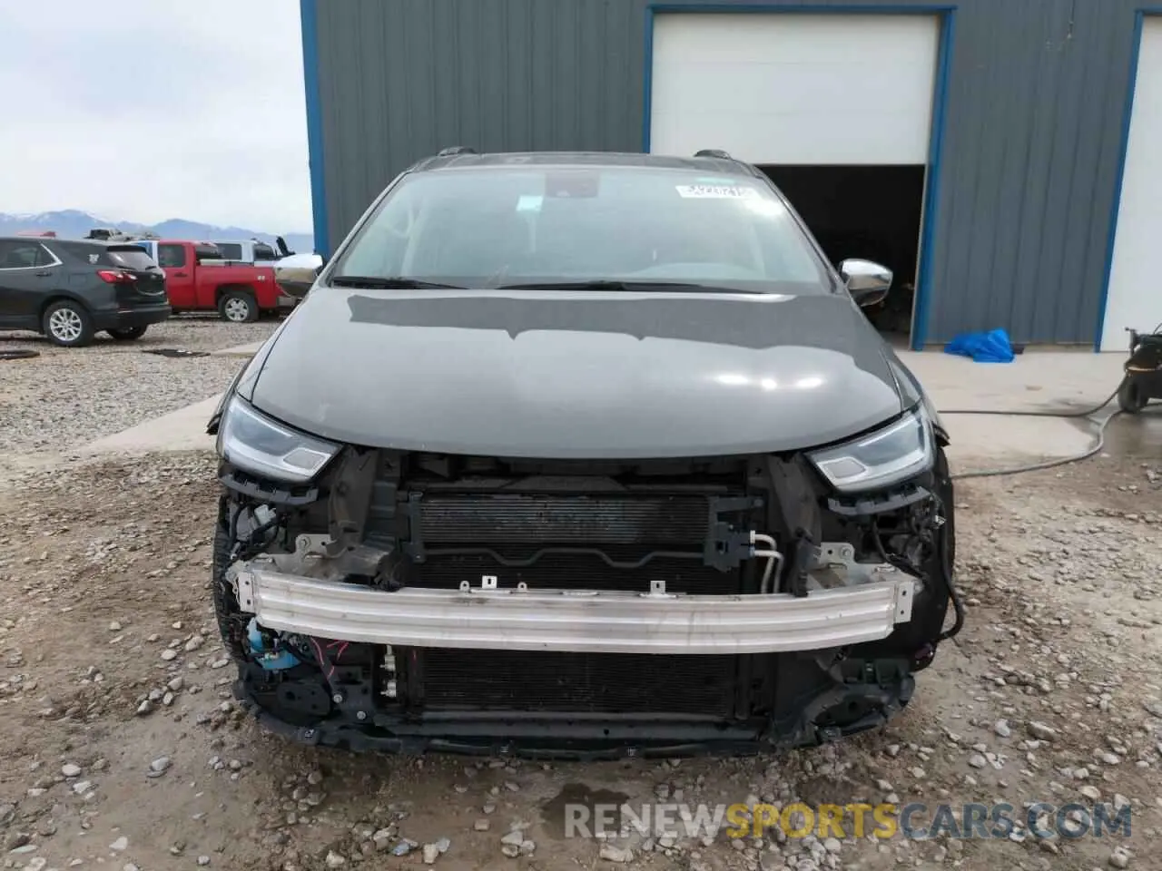 5 Photograph of a damaged car 2C4RC1GG2PR520384 CHRYSLER PACIFICA 2023