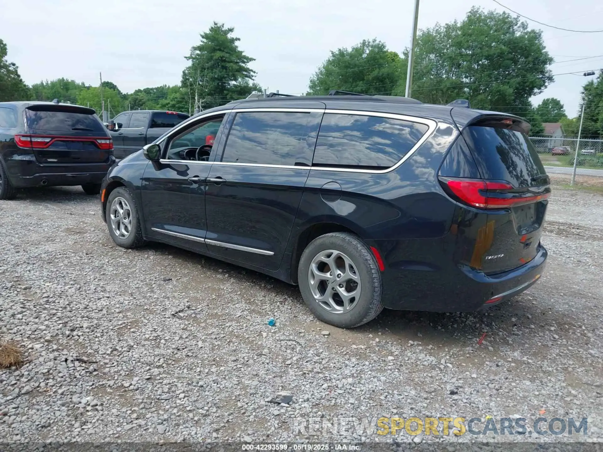 3 Фотография поврежденного автомобиля 2C4RC1GG4PR534609 CHRYSLER PACIFICA 2023