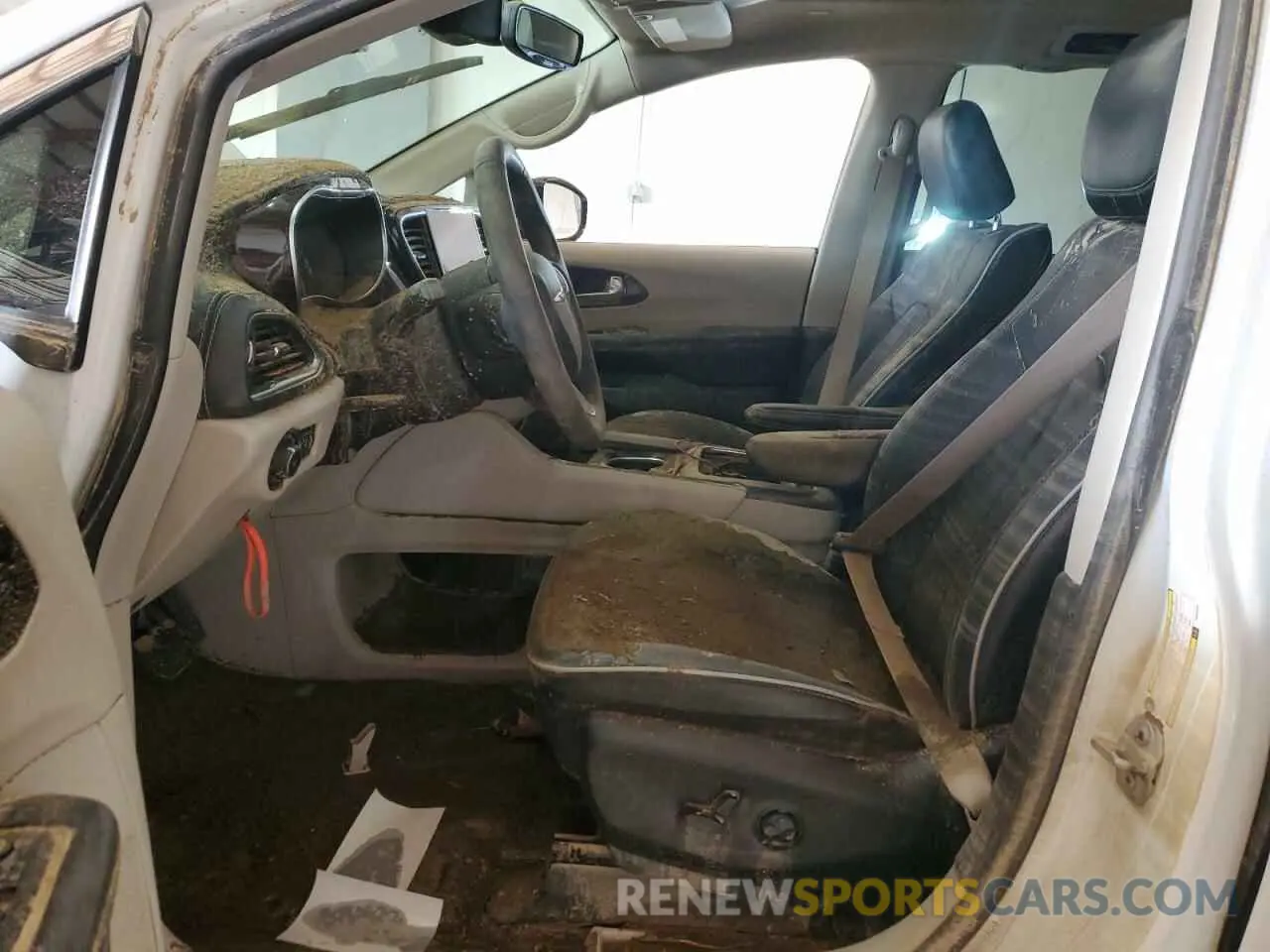 7 Photograph of a damaged car 2C4RC1GG5PR520802 CHRYSLER PACIFICA 2023