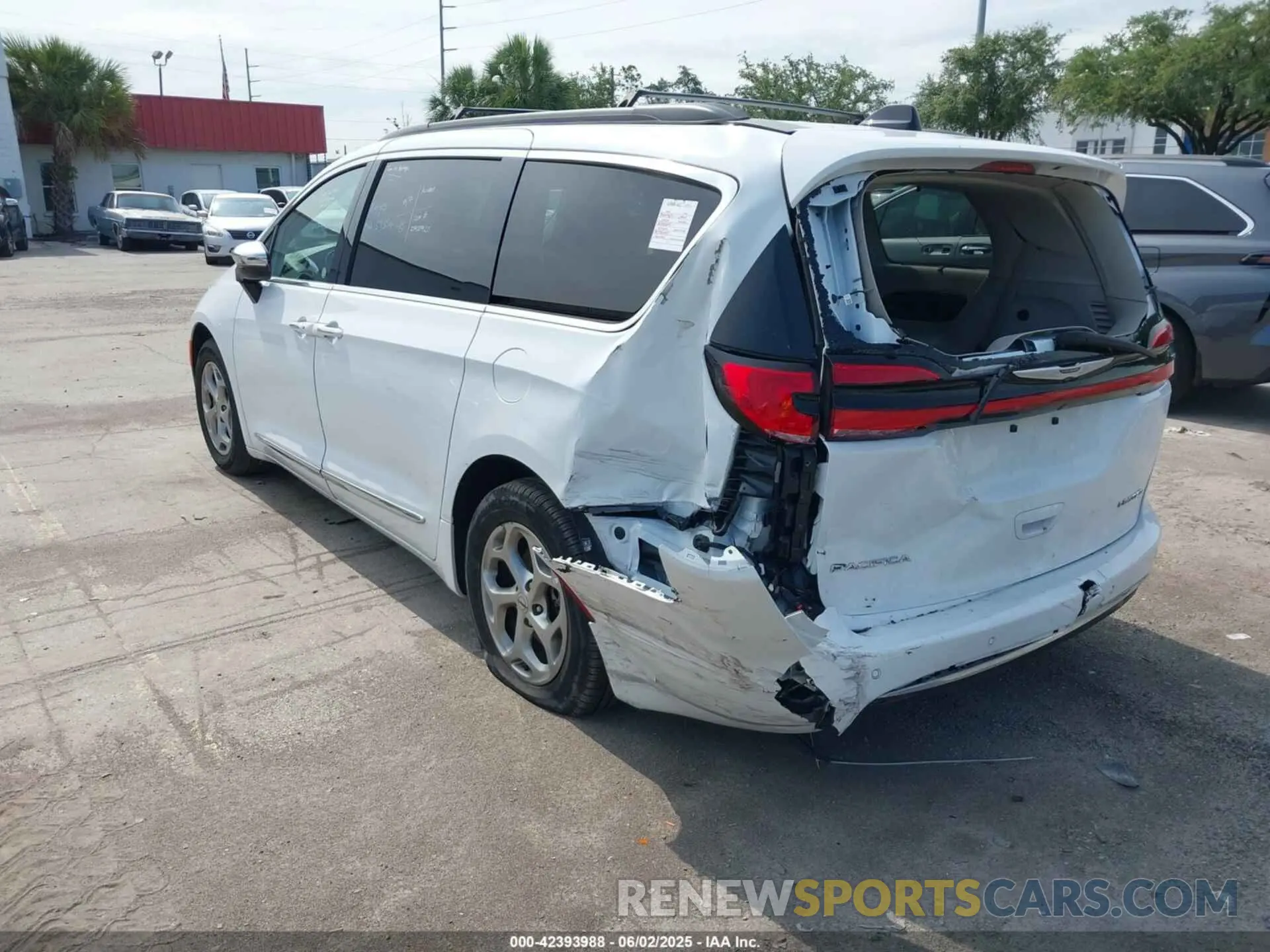 3 Фотография поврежденного автомобиля 2C4RC1GG7PR566163 CHRYSLER PACIFICA 2023