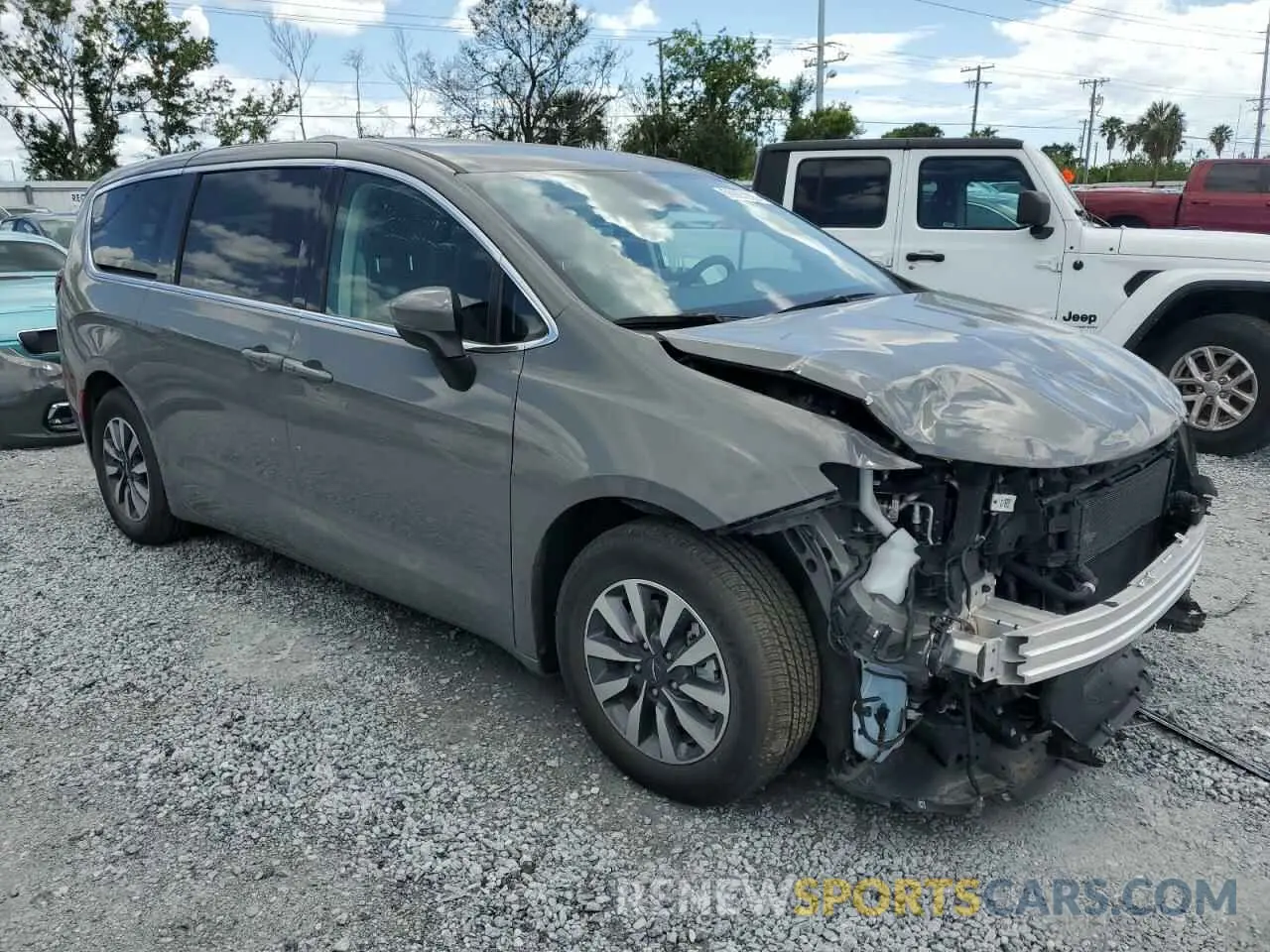 4 Photograph of a damaged car 2C4RC1L70PR554281 CHRYSLER PACIFICA 2023