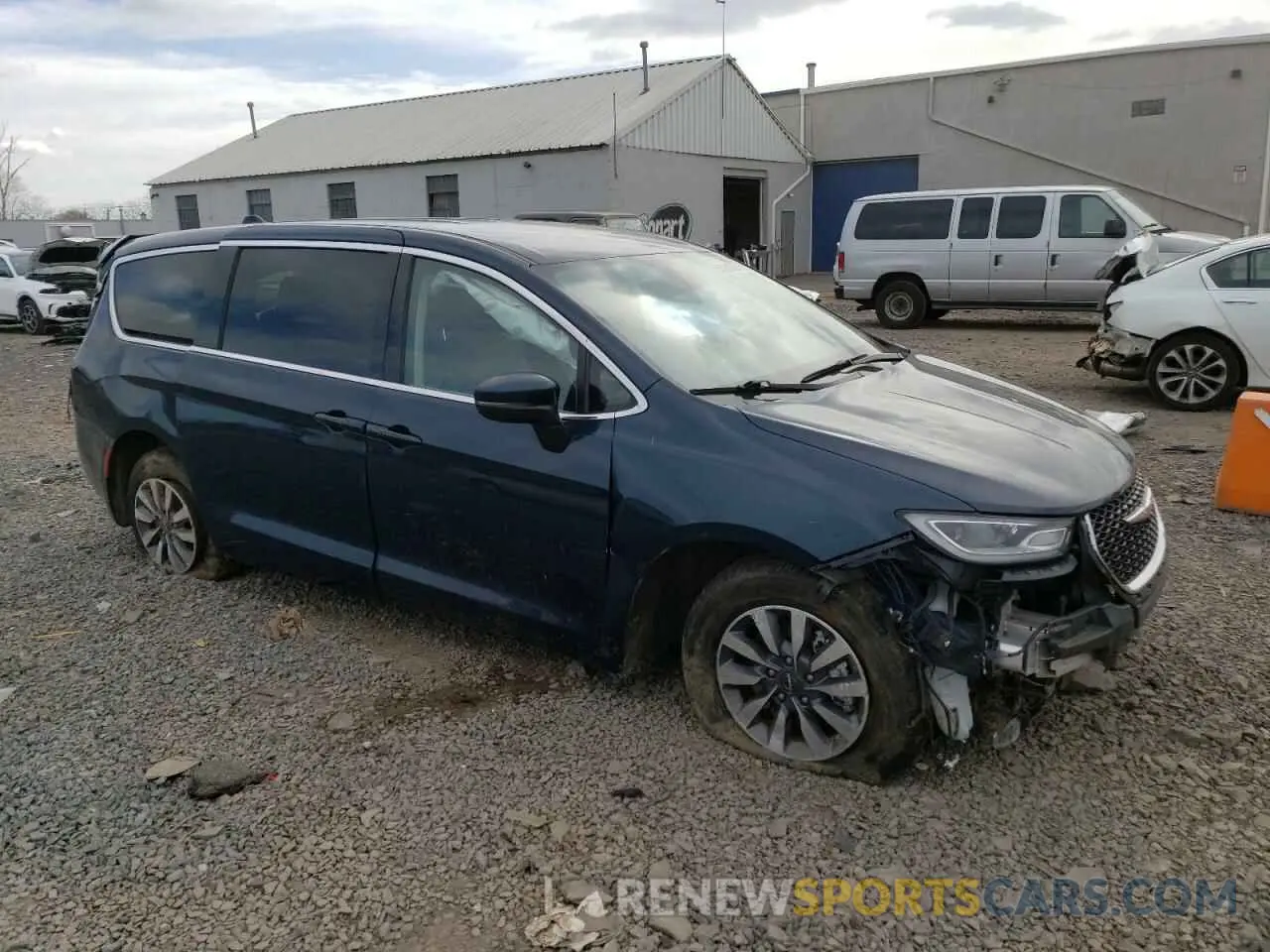 4 Фотография поврежденного автомобиля 2C4RC1L70PR614642 CHRYSLER PACIFICA 2023