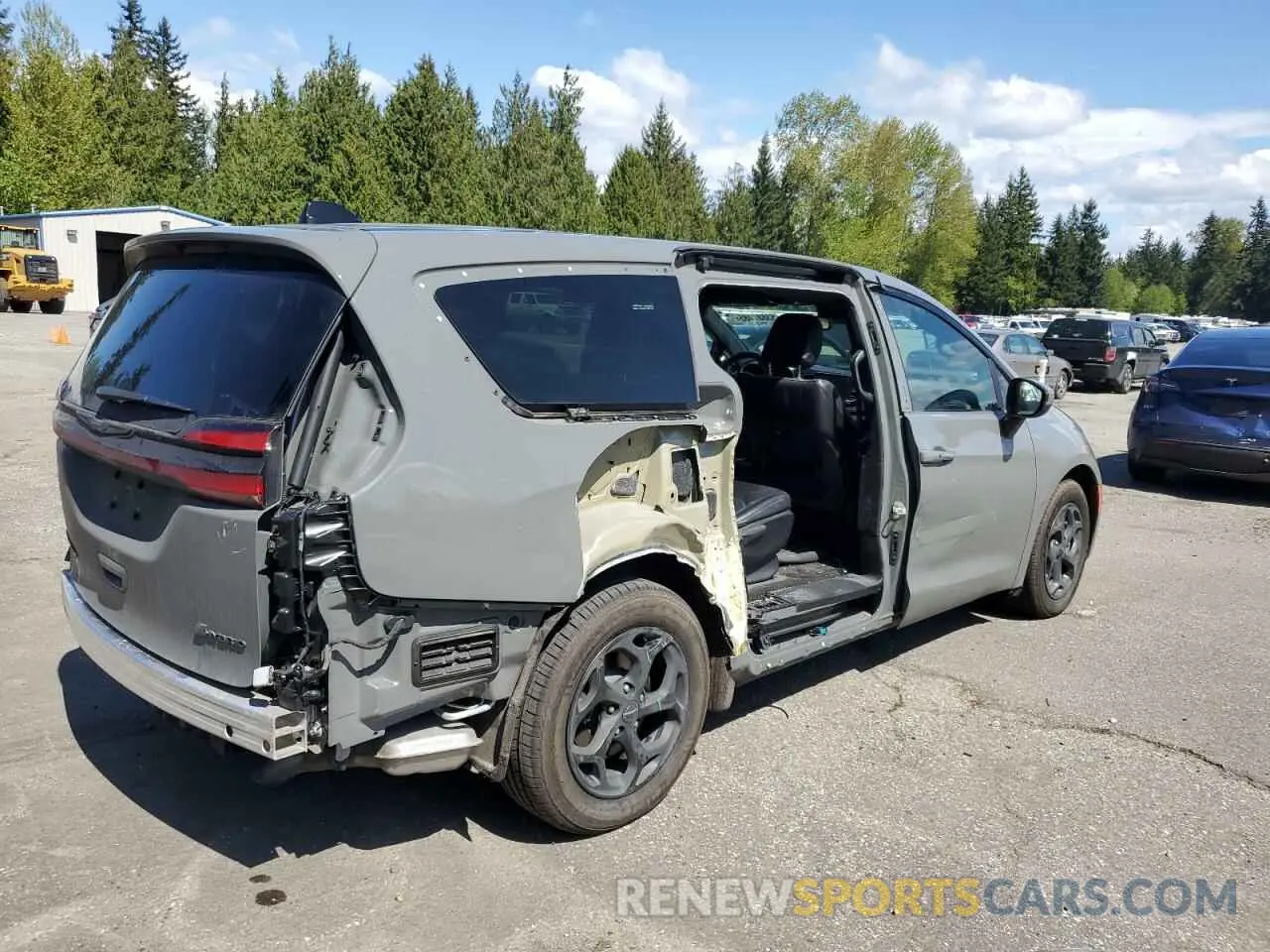 3 Photograph of a damaged car 2C4RC1L72PR527633 CHRYSLER PACIFICA 2023
