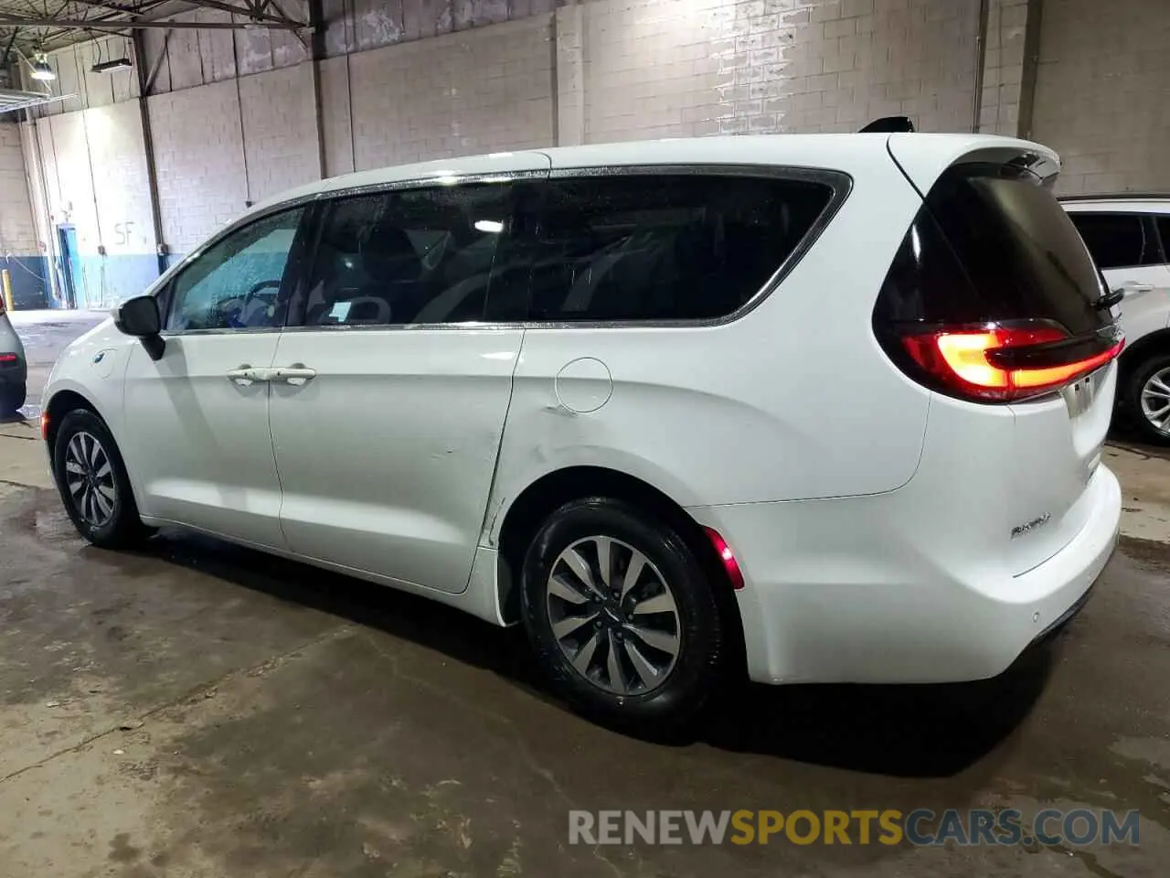 2 Фотография поврежденного автомобиля 2C4RC1L72PR562270 CHRYSLER PACIFICA 2023