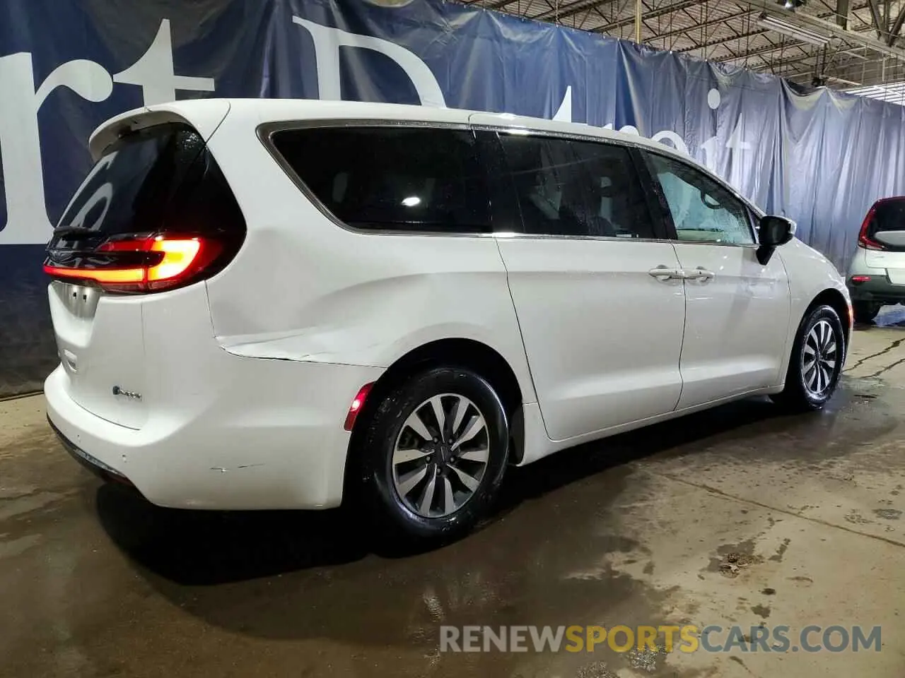 3 Фотография поврежденного автомобиля 2C4RC1L72PR562270 CHRYSLER PACIFICA 2023