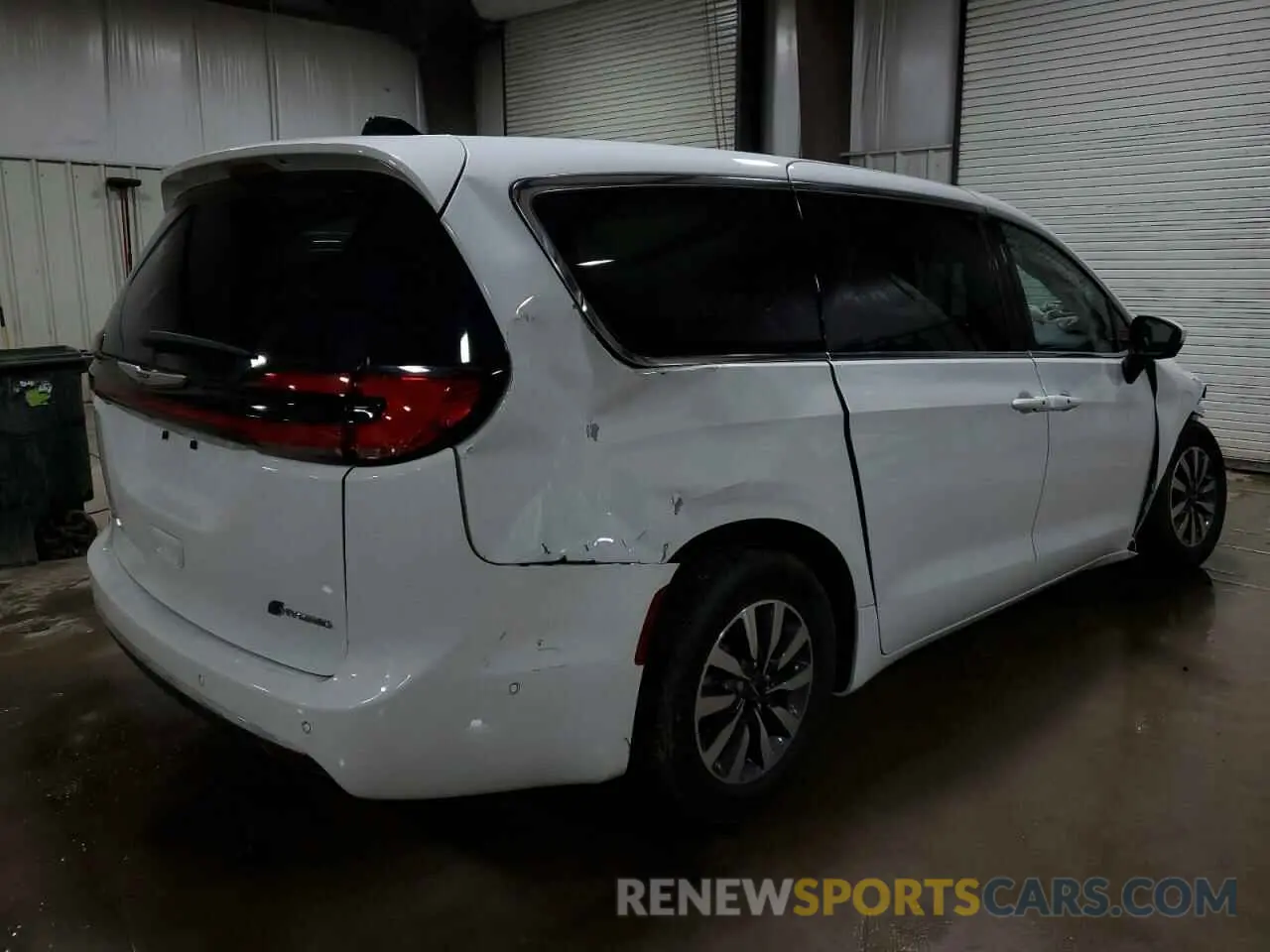 3 Photograph of a damaged car 2C4RC1L72PR588870 CHRYSLER PACIFICA 2023