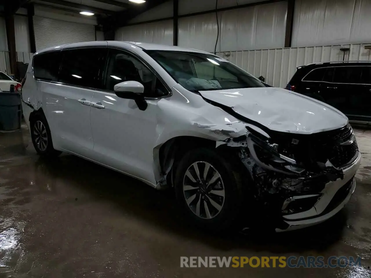 4 Photograph of a damaged car 2C4RC1L72PR588870 CHRYSLER PACIFICA 2023