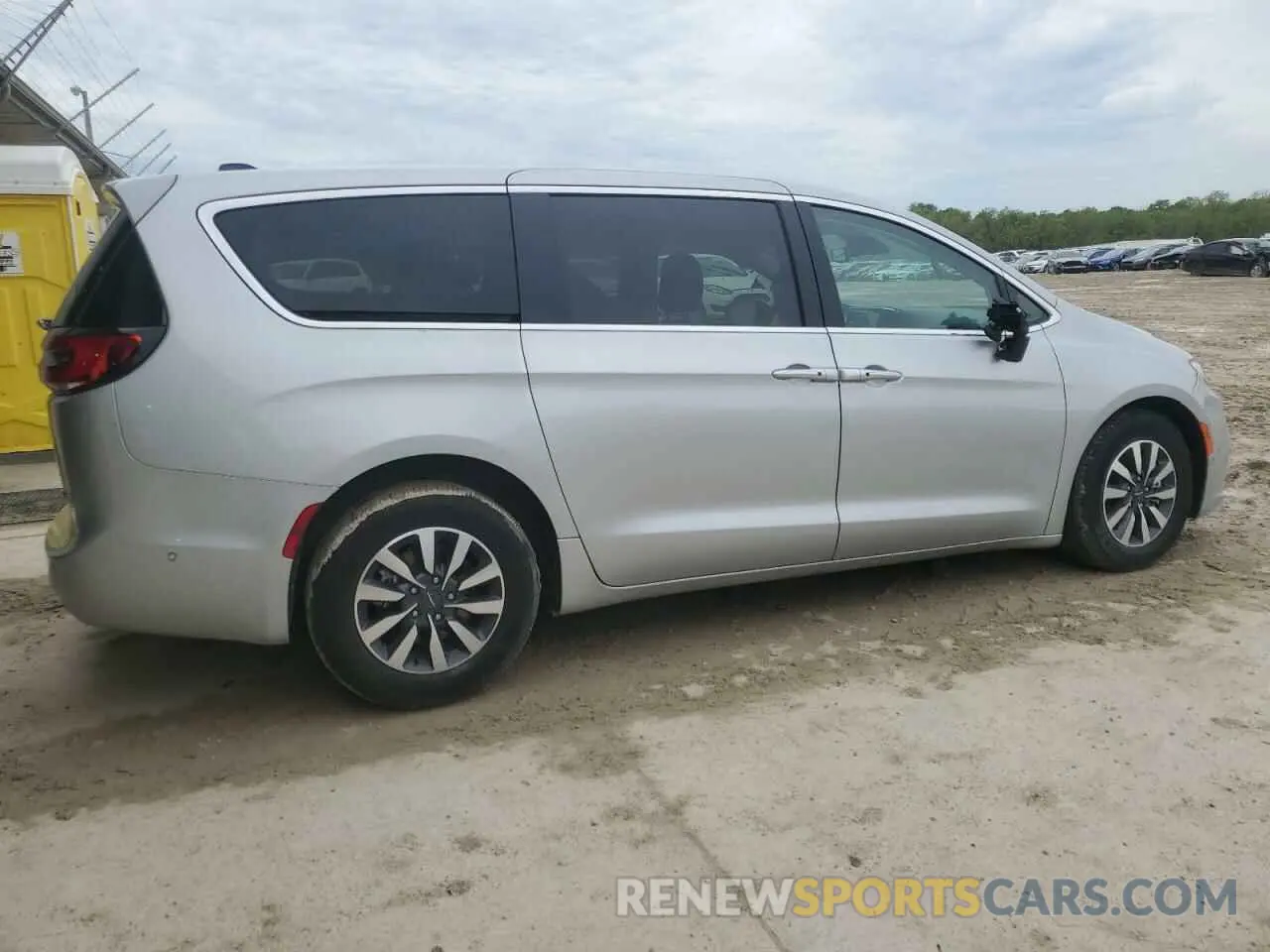3 Photograph of a damaged car 2C4RC1L72PR588898 CHRYSLER PACIFICA 2023