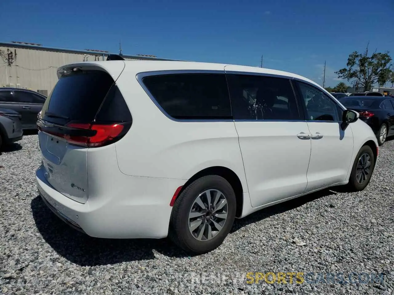3 Фотография поврежденного автомобиля 2C4RC1L74PR558768 CHRYSLER PACIFICA 2023