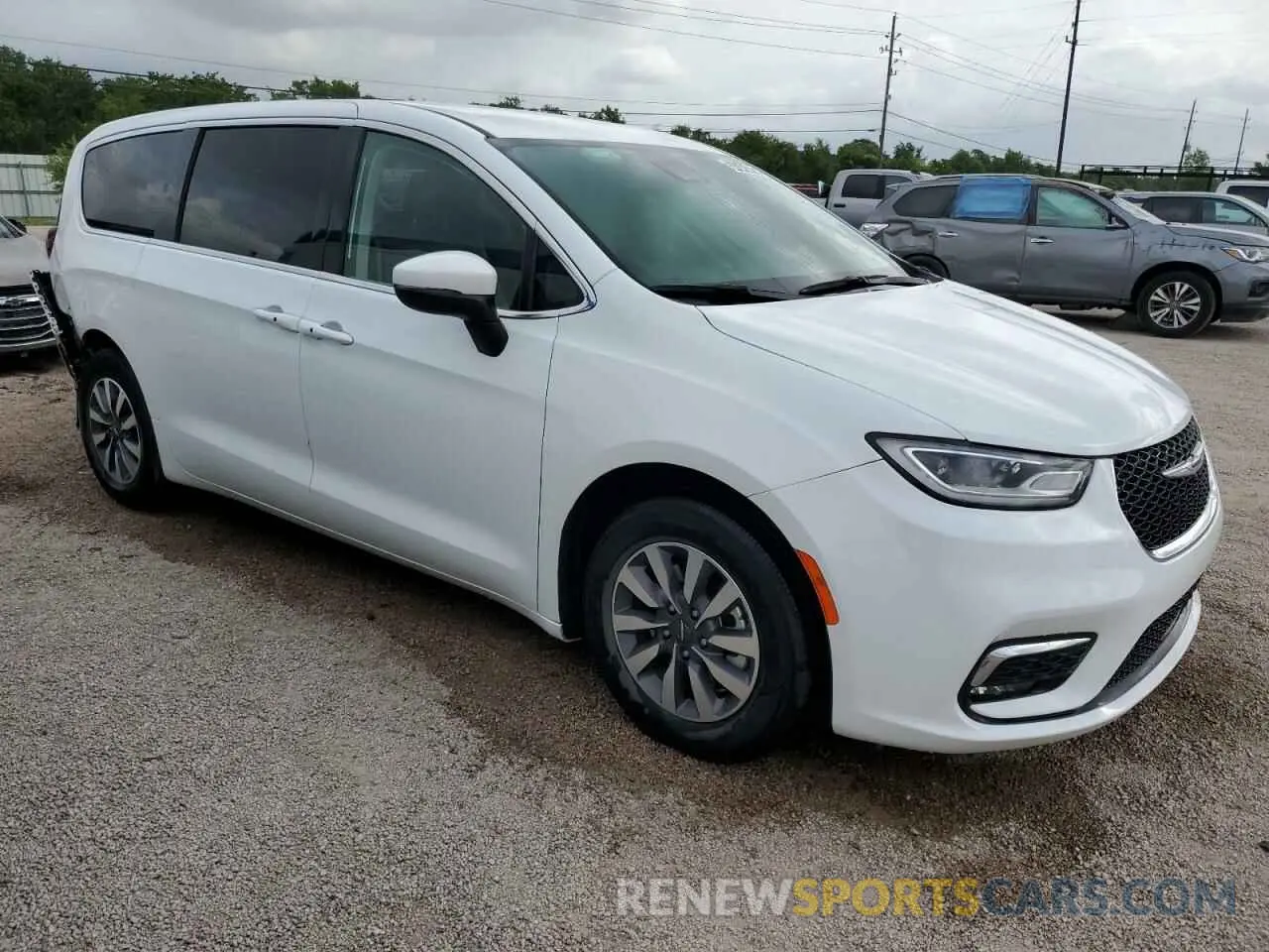 4 Photograph of a damaged car 2C4RC1L74PR592242 CHRYSLER PACIFICA 2023