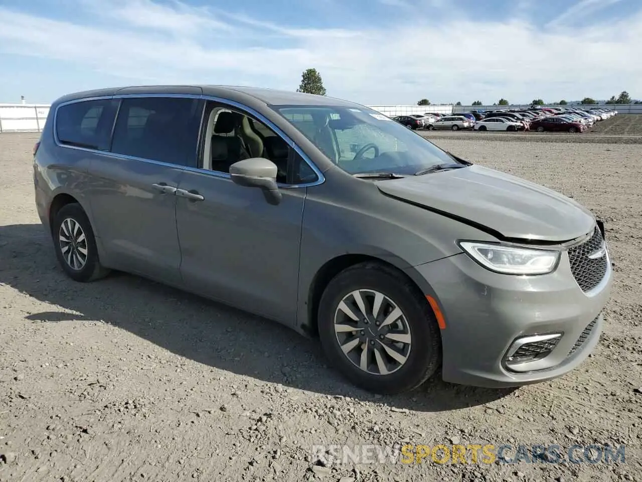 4 Photograph of a damaged car 2C4RC1L77PR588542 CHRYSLER PACIFICA 2023