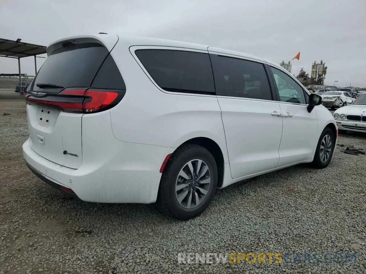 3 Фотография поврежденного автомобиля 2C4RC1L78PR621970 CHRYSLER PACIFICA 2023