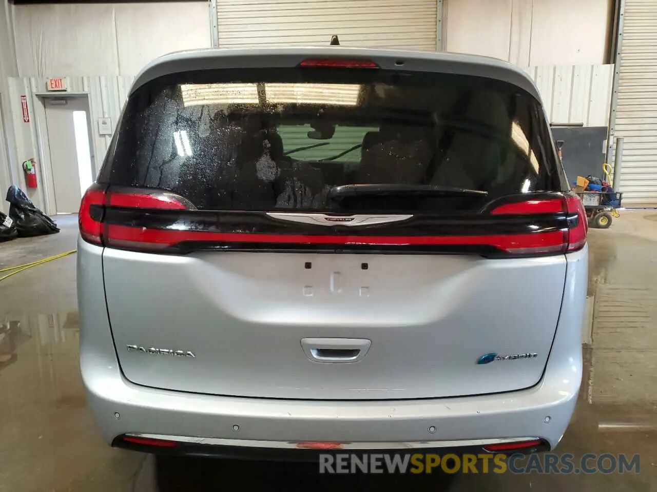 6 Photograph of a damaged car 2C4RC1L79PR618138 CHRYSLER PACIFICA 2023
