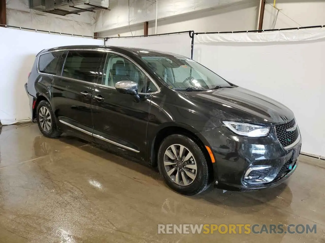 4 Photograph of a damaged car 2C4RC1S75PR626237 CHRYSLER PACIFICA 2023