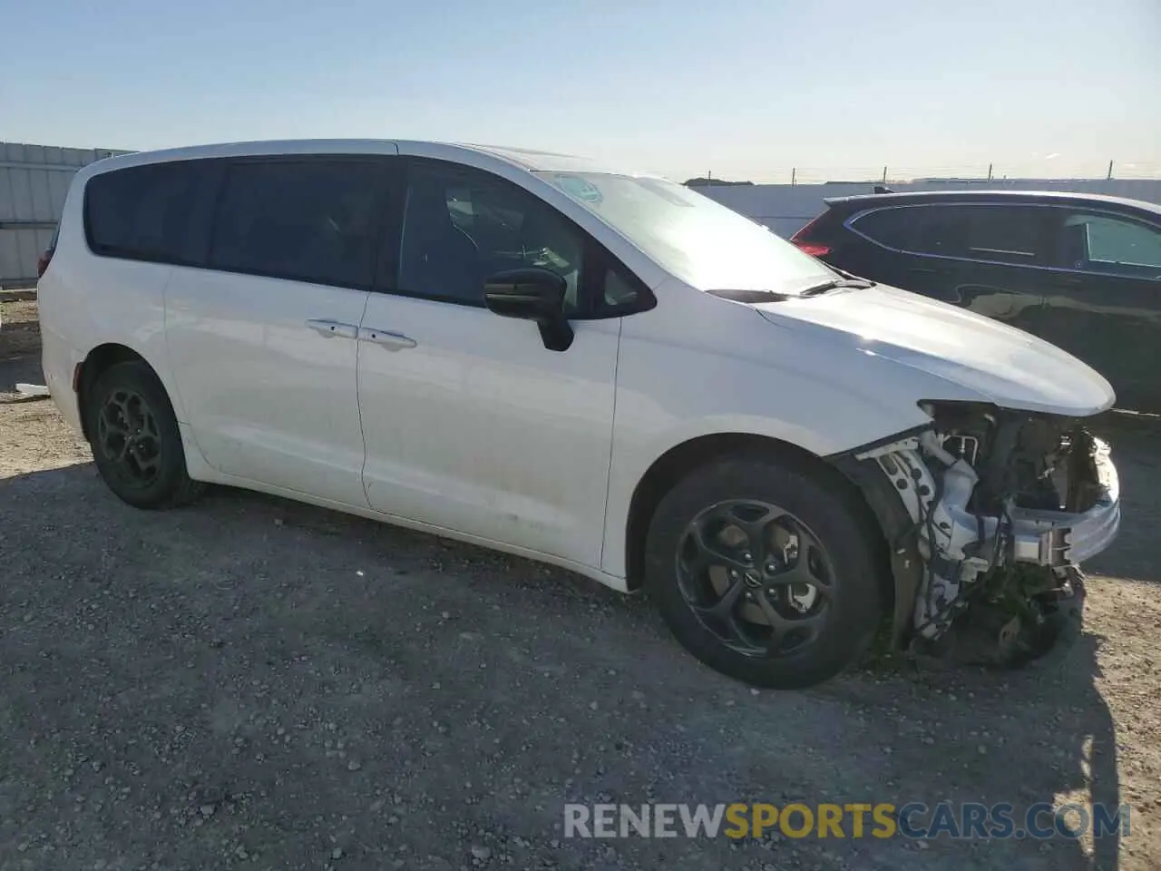 4 Photograph of a damaged car 2C4RC1S77PR622562 CHRYSLER PACIFICA 2023