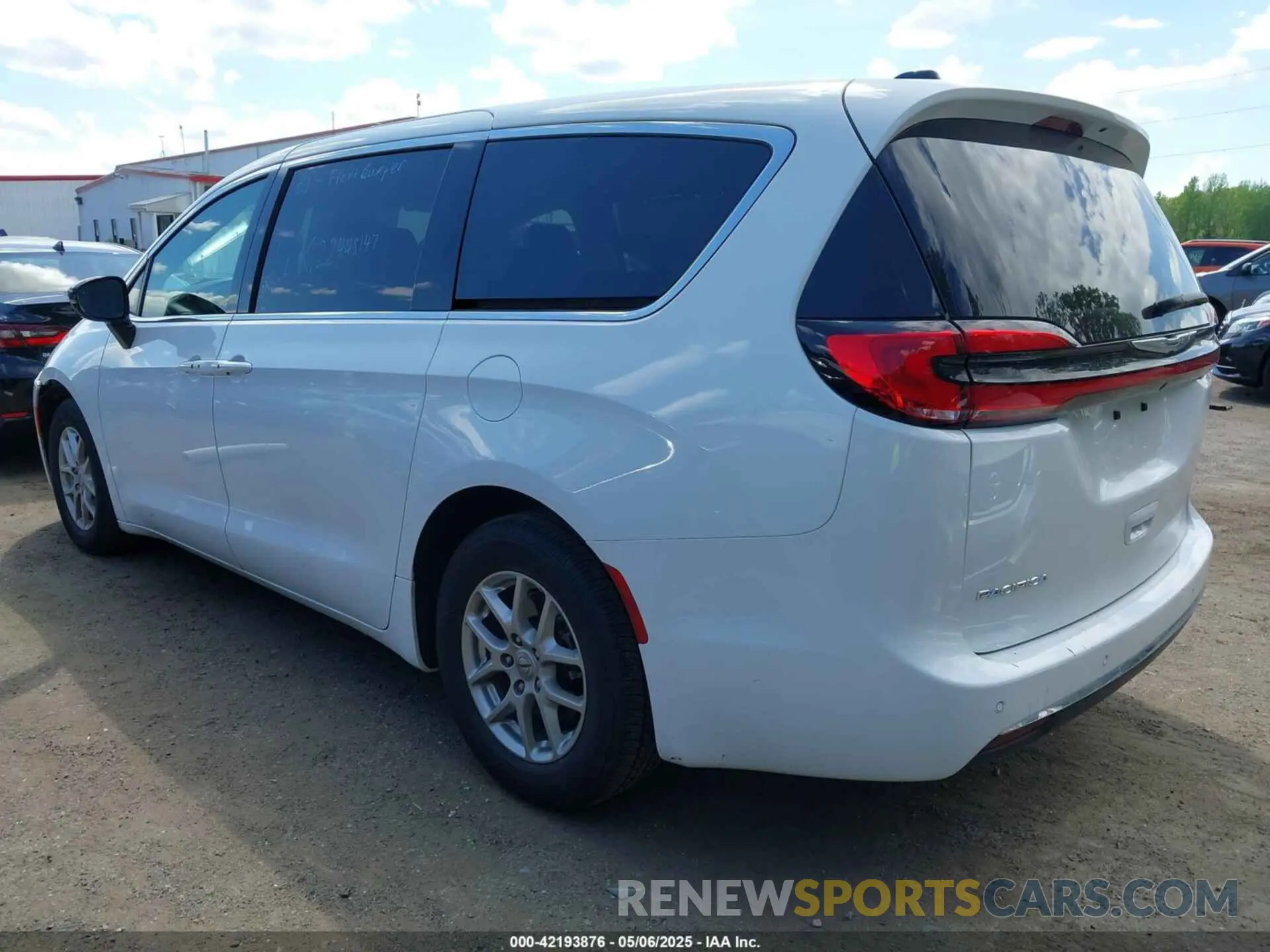 3 Photograph of a damaged car 2C4RC1BG0RR119880 CHRYSLER PACIFICA 2024