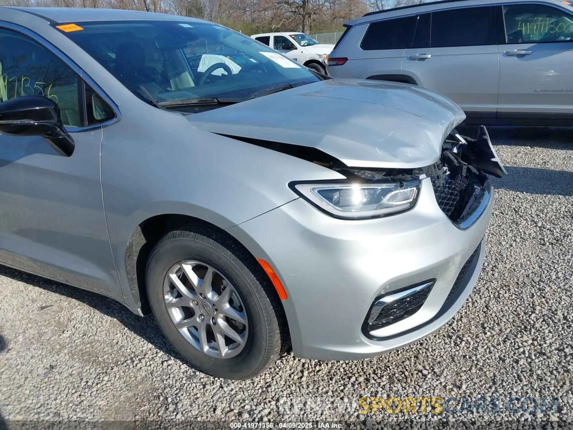 18 Фотография поврежденного автомобиля 2C4RC1BG0RR128241 CHRYSLER PACIFICA 2024