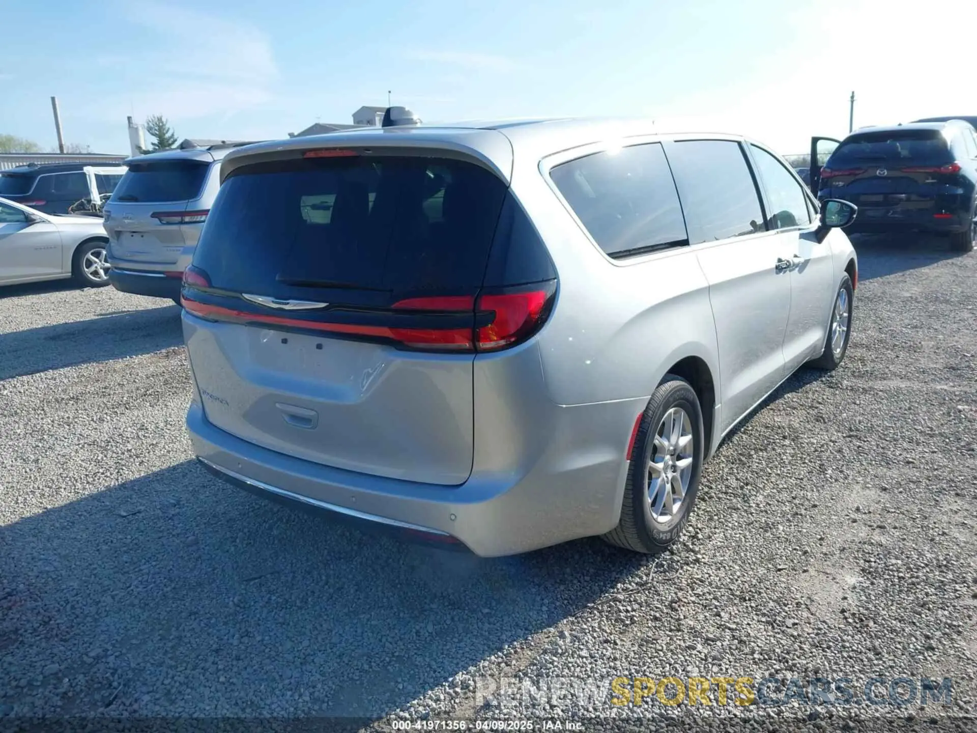 4 Фотография поврежденного автомобиля 2C4RC1BG0RR128241 CHRYSLER PACIFICA 2024