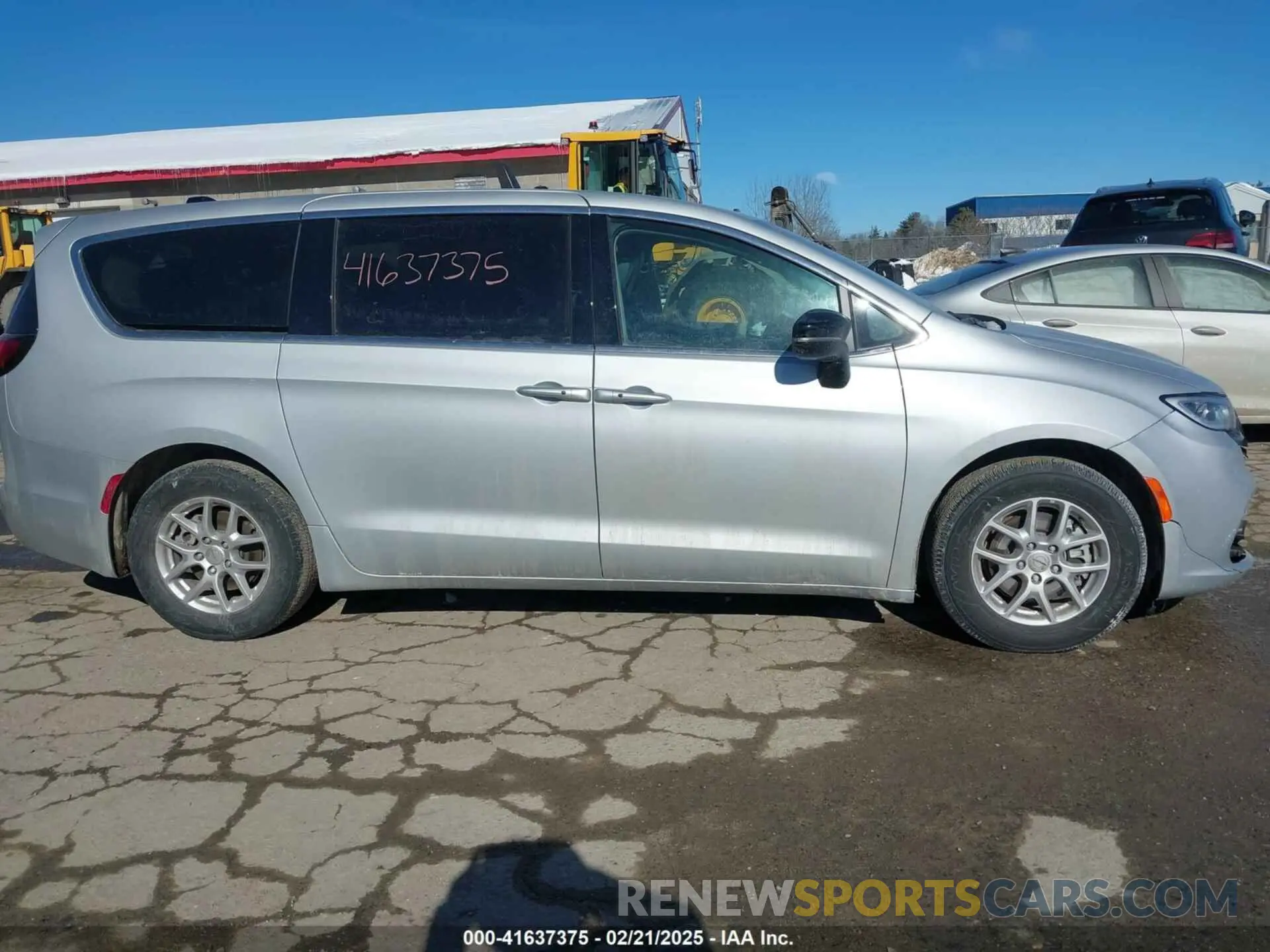 13 Photograph of a damaged car 2C4RC1BG0RR129101 CHRYSLER PACIFICA 2024