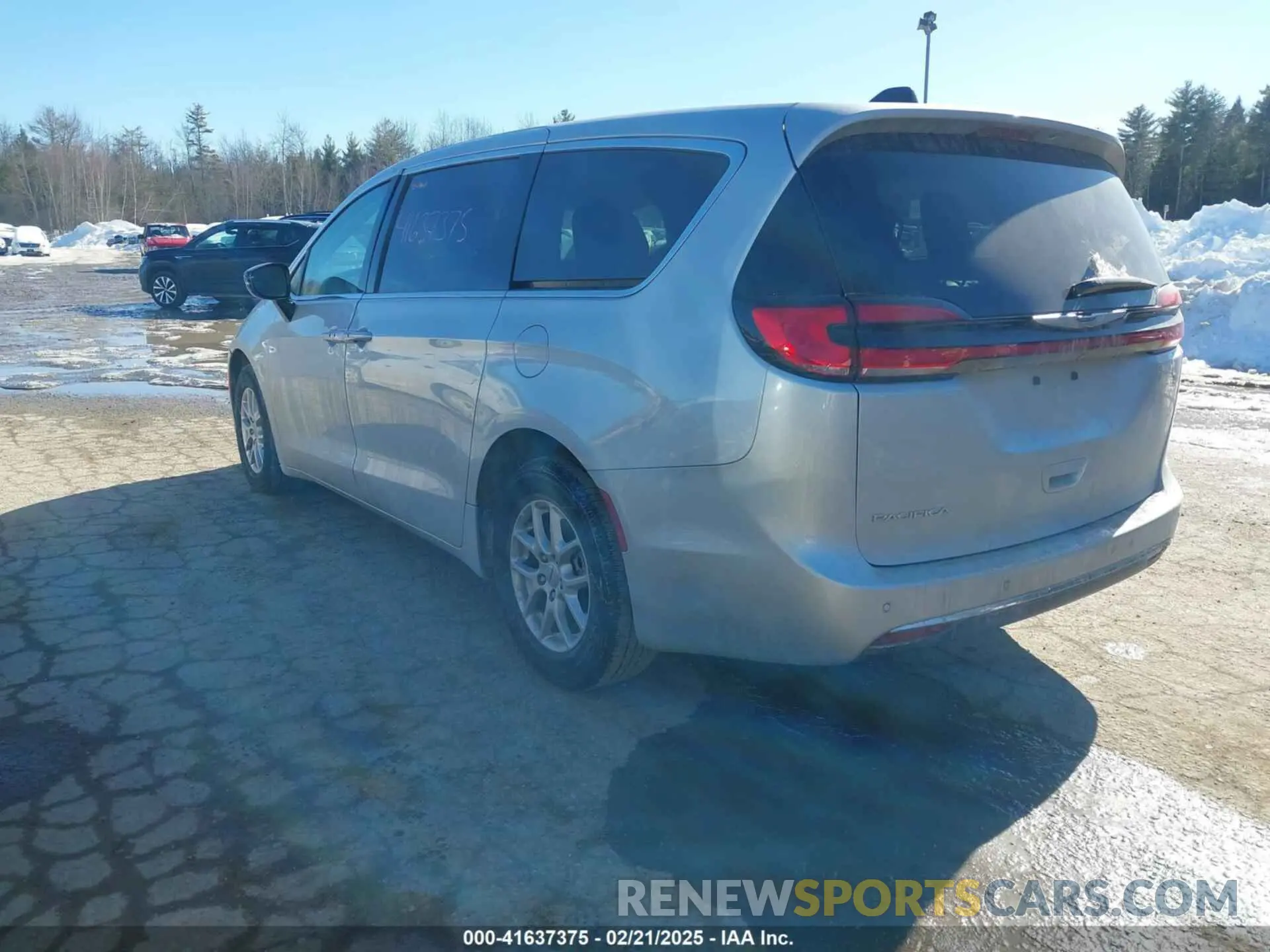 3 Photograph of a damaged car 2C4RC1BG0RR129101 CHRYSLER PACIFICA 2024