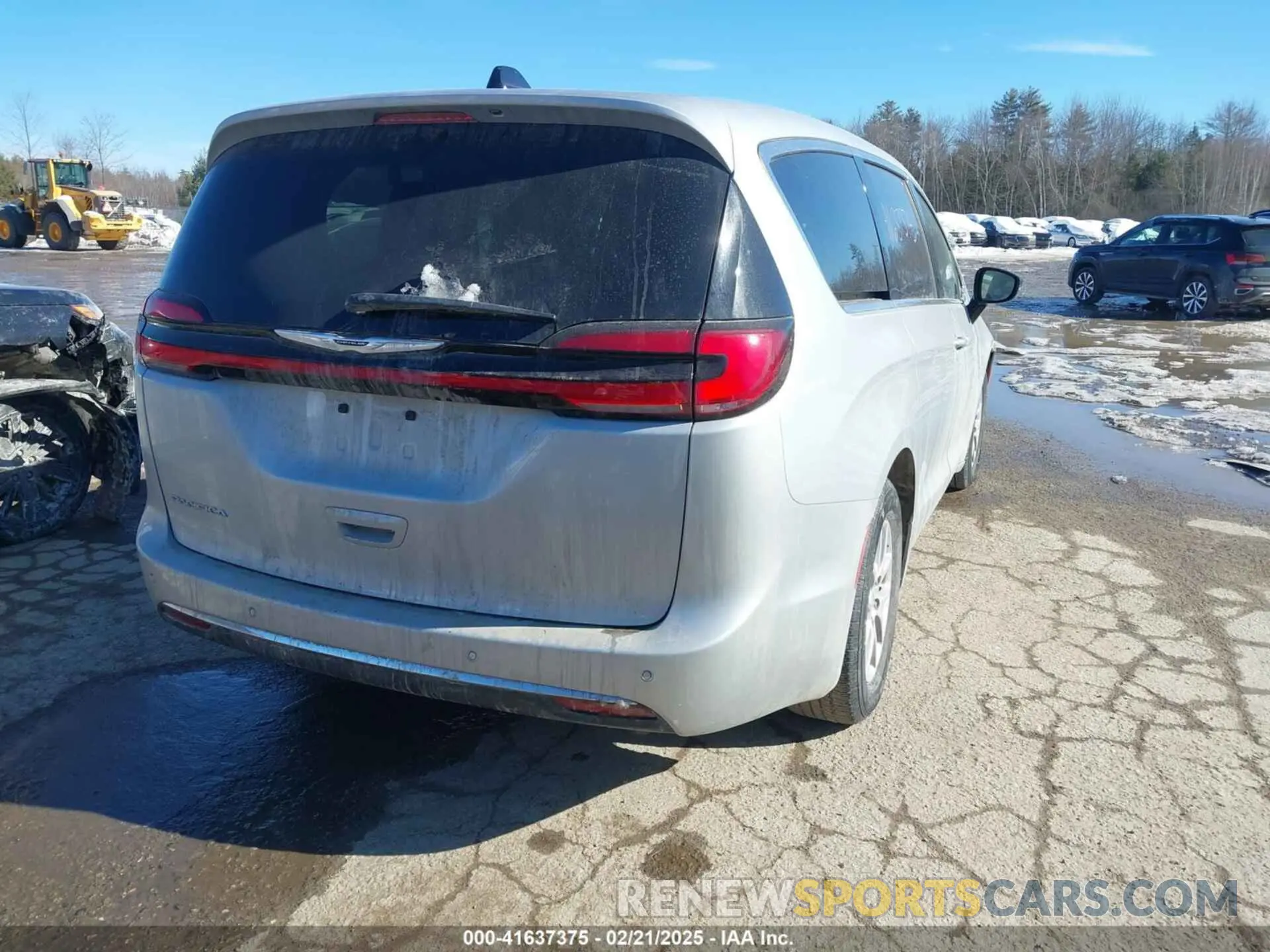 4 Photograph of a damaged car 2C4RC1BG0RR129101 CHRYSLER PACIFICA 2024