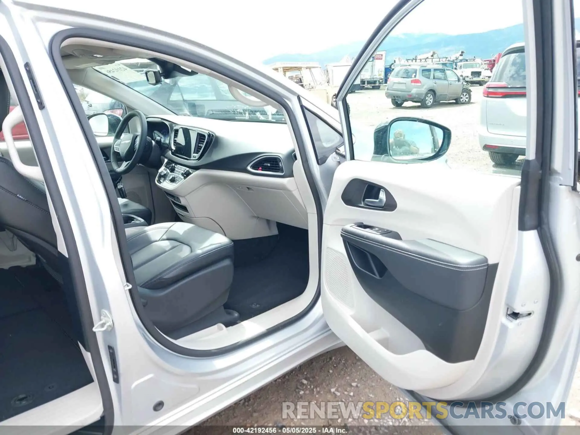 5 Фотография поврежденного автомобиля 2C4RC1BG0RR173230 CHRYSLER PACIFICA 2024
