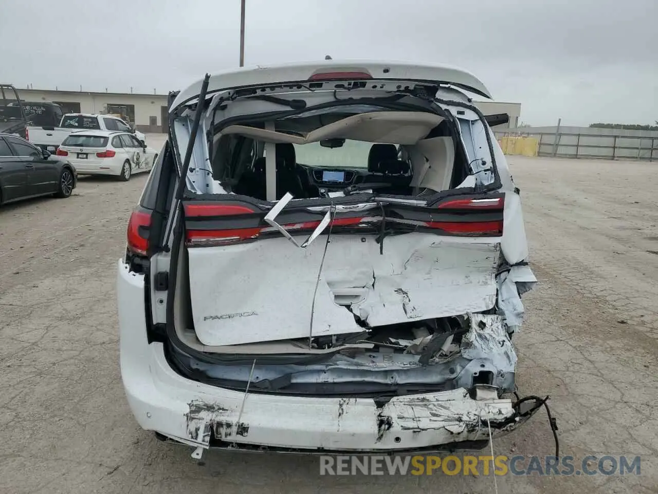 6 Photograph of a damaged car 2C4RC1BG0RR182610 CHRYSLER PACIFICA 2024